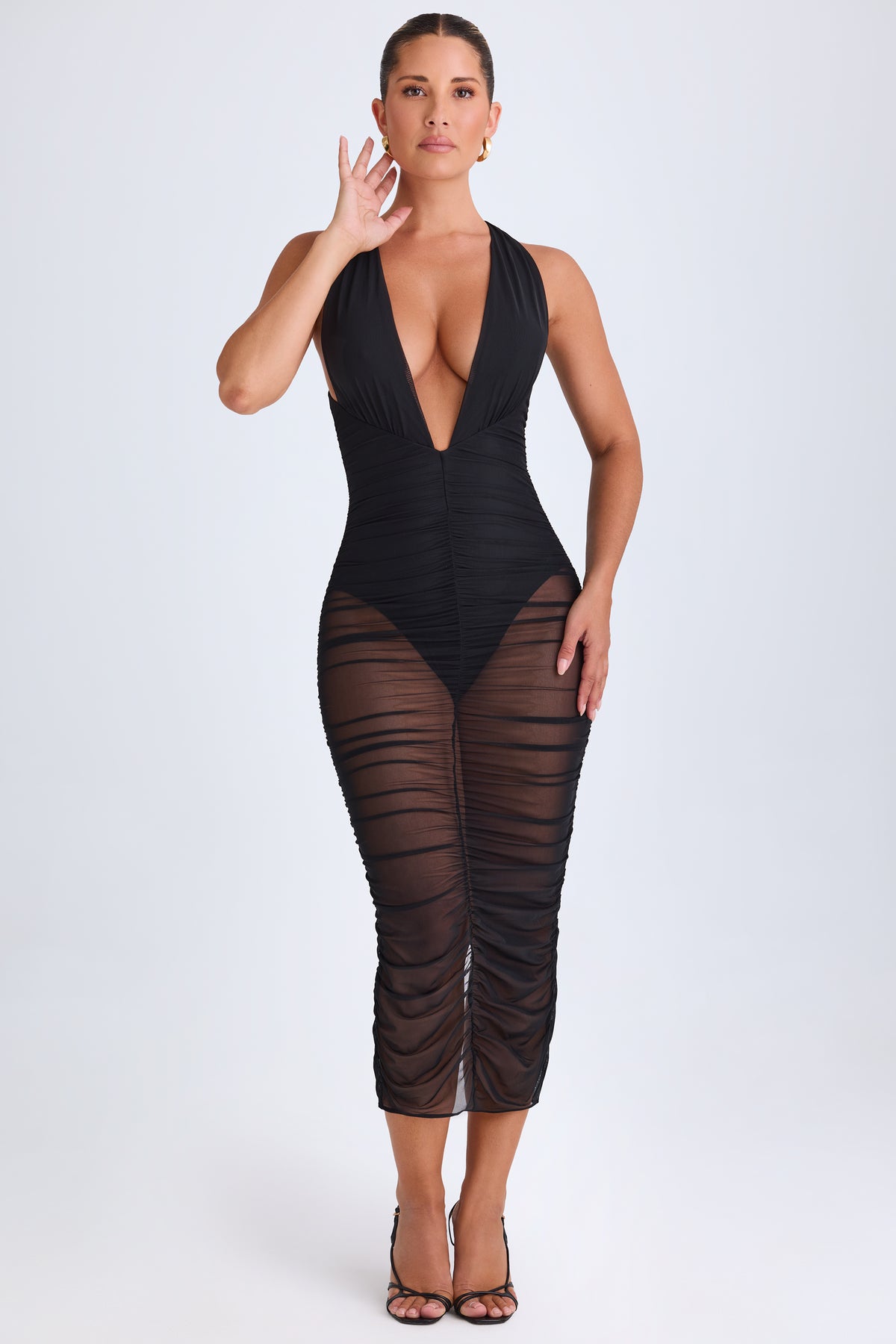 ⁣⁢Gerafftes Midaxikleid mit tiefem Ausschnitt in Schwarz⁤⁣
