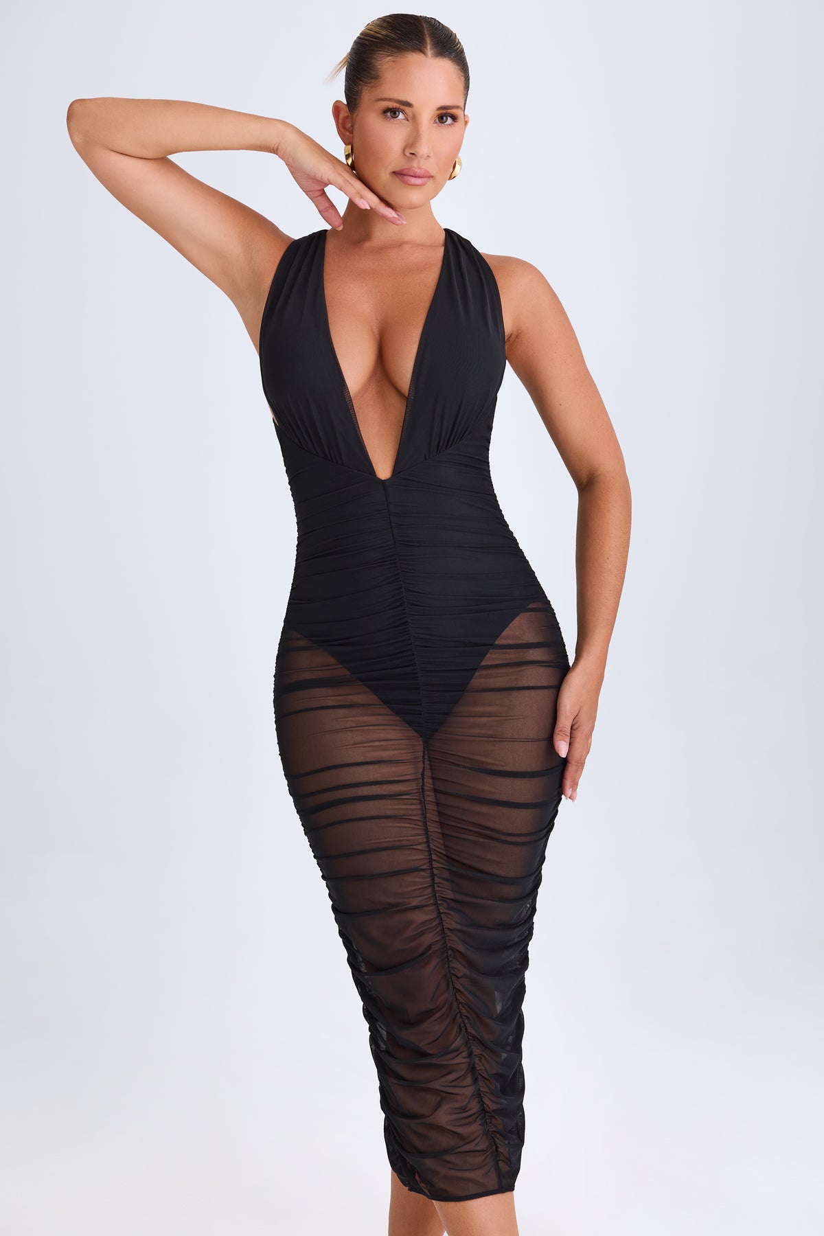 ⁣⁢Gerafftes Midaxikleid mit tiefem Ausschnitt in Schwarz⁤⁣