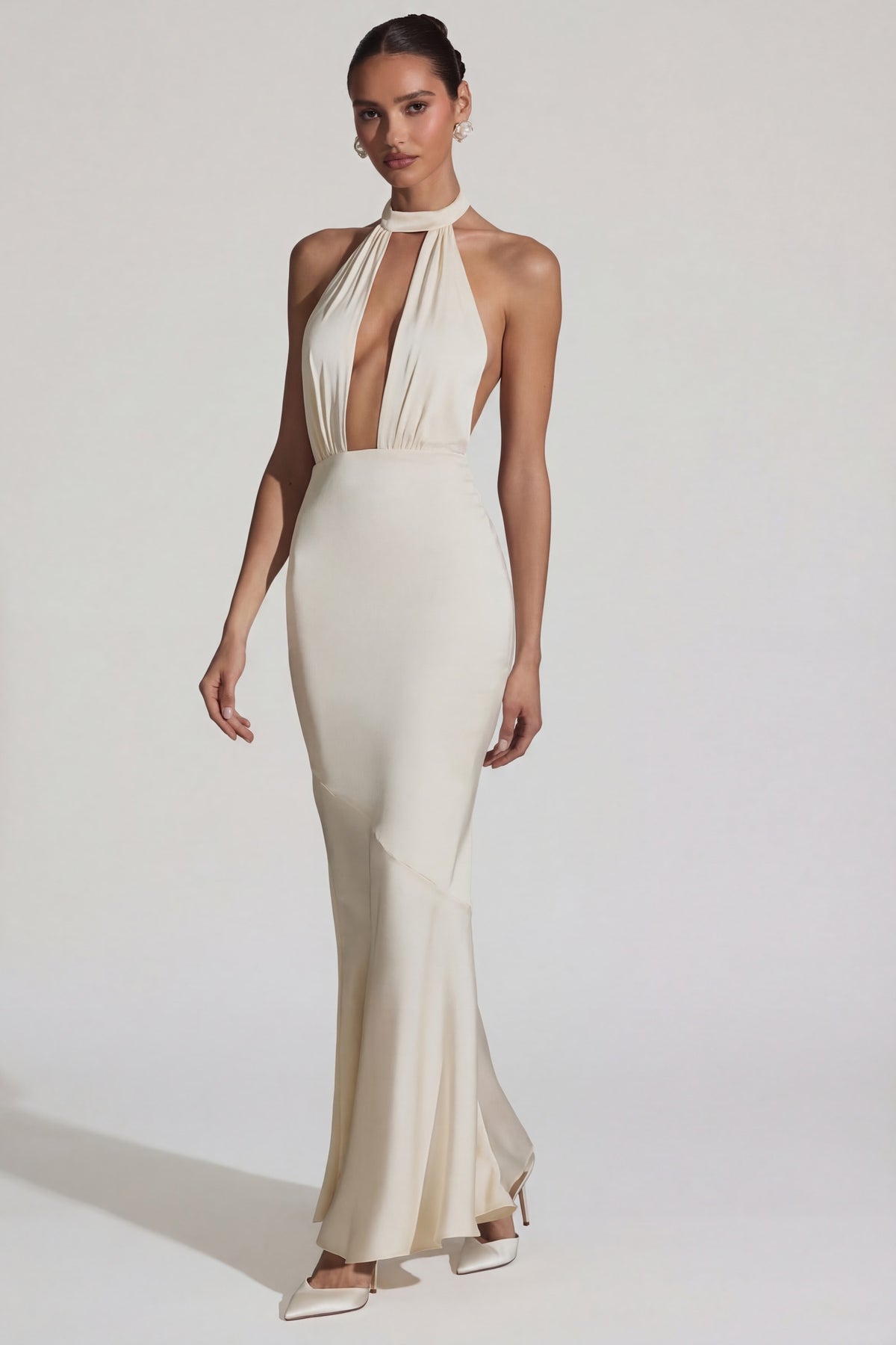 ⁣⁢Rückenfreies Neckholder-Fishtail-Abendkleid in Perlweiß⁤⁣