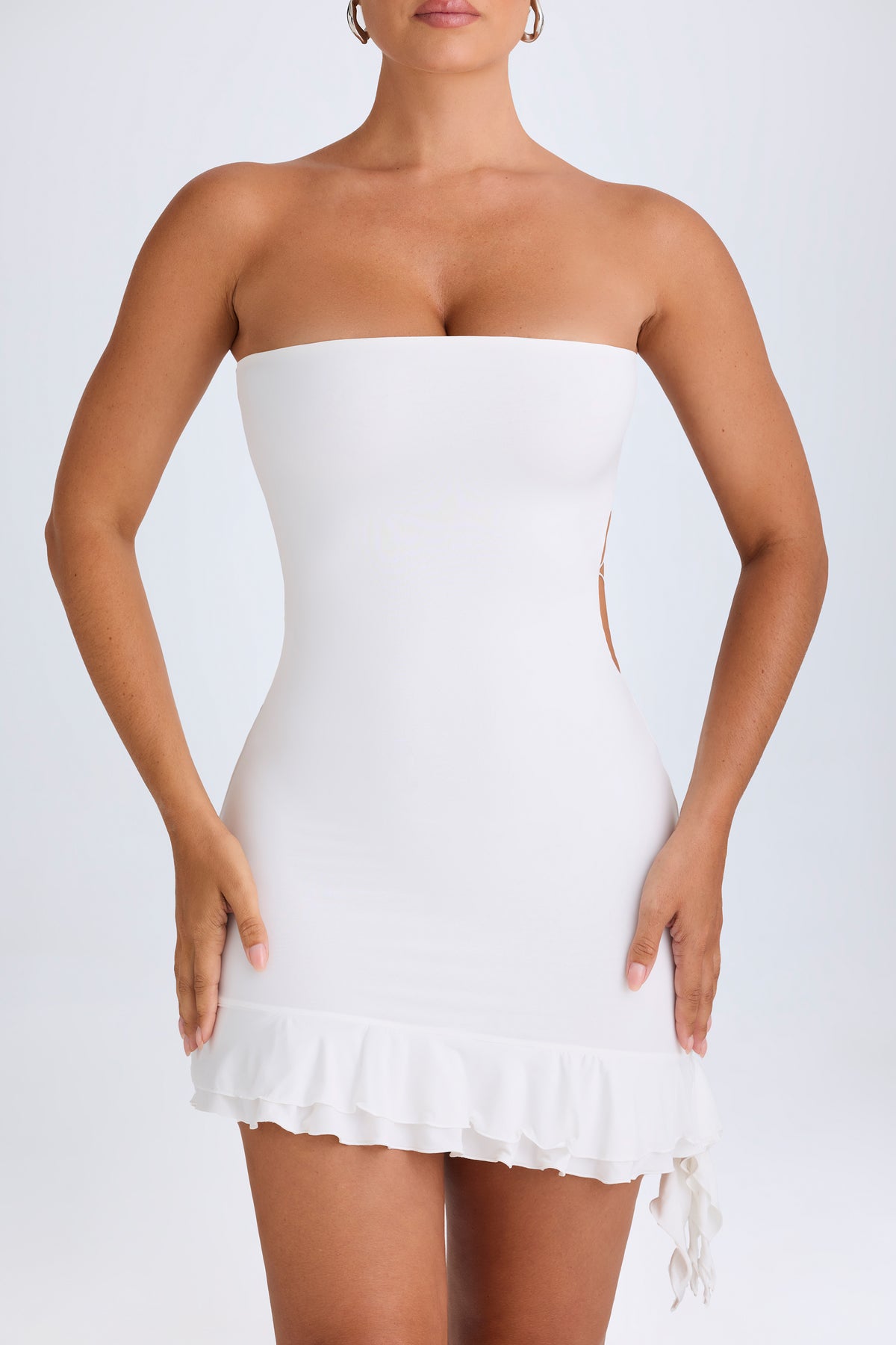 ⁣⁢Rüschenbesatz Cut-out Bandeau Minikleid in Weiß⁤⁣