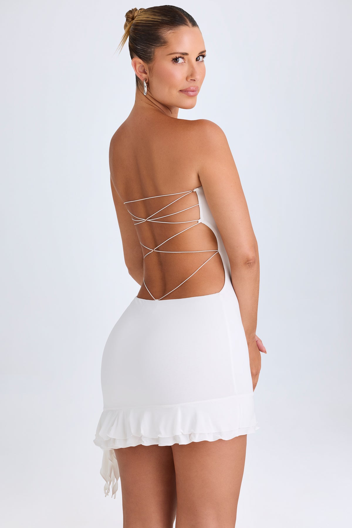 ⁣⁢Rüschenbesatz Cut-out Bandeau Minikleid in Weiß⁤⁣