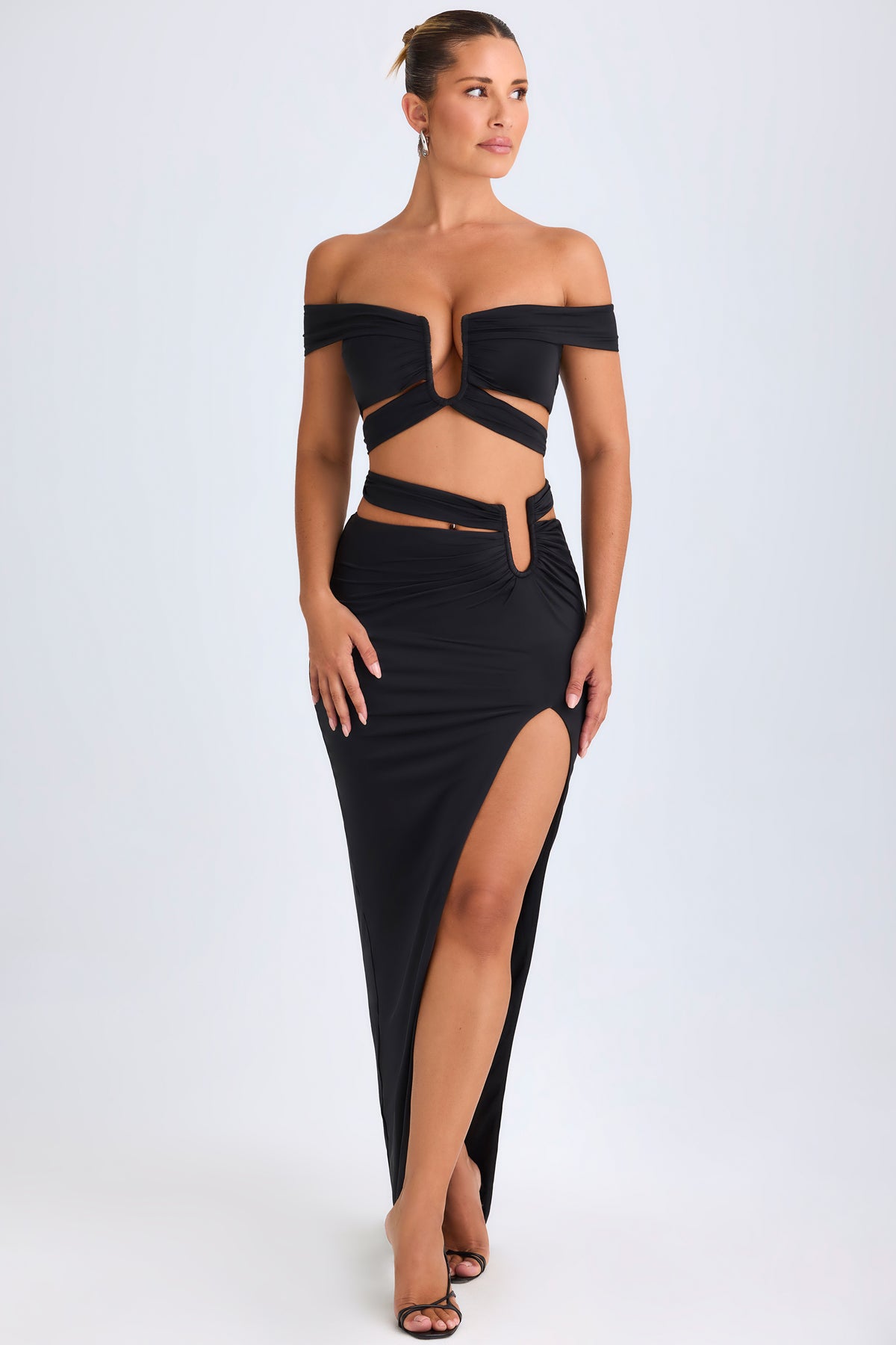 ⁣⁢Asymmetrischer Maxirock mit Cut-Out in Schwarz⁤⁣
