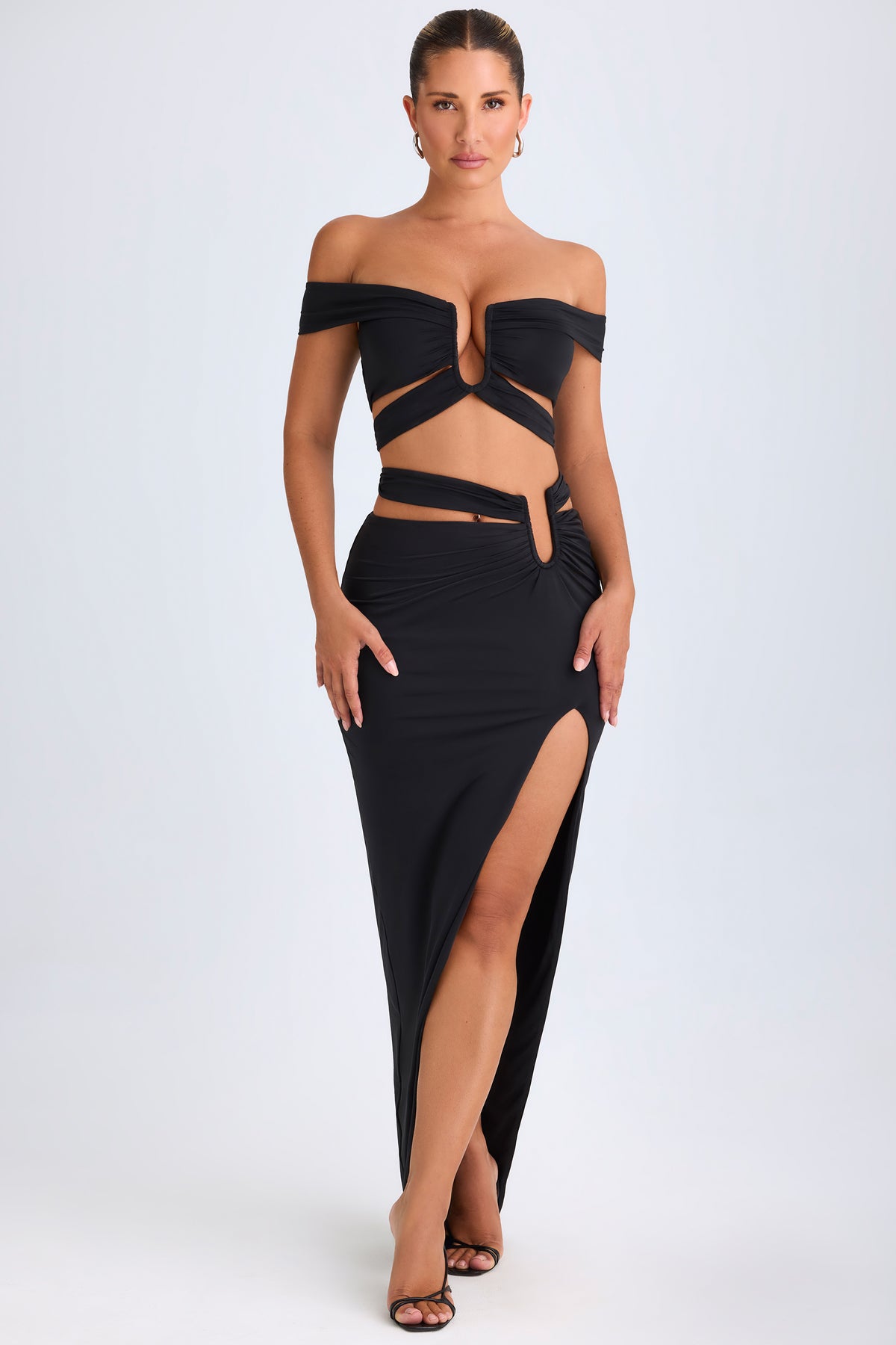⁣⁢Asymmetrischer Maxirock mit Cut-Out in Schwarz⁤⁣