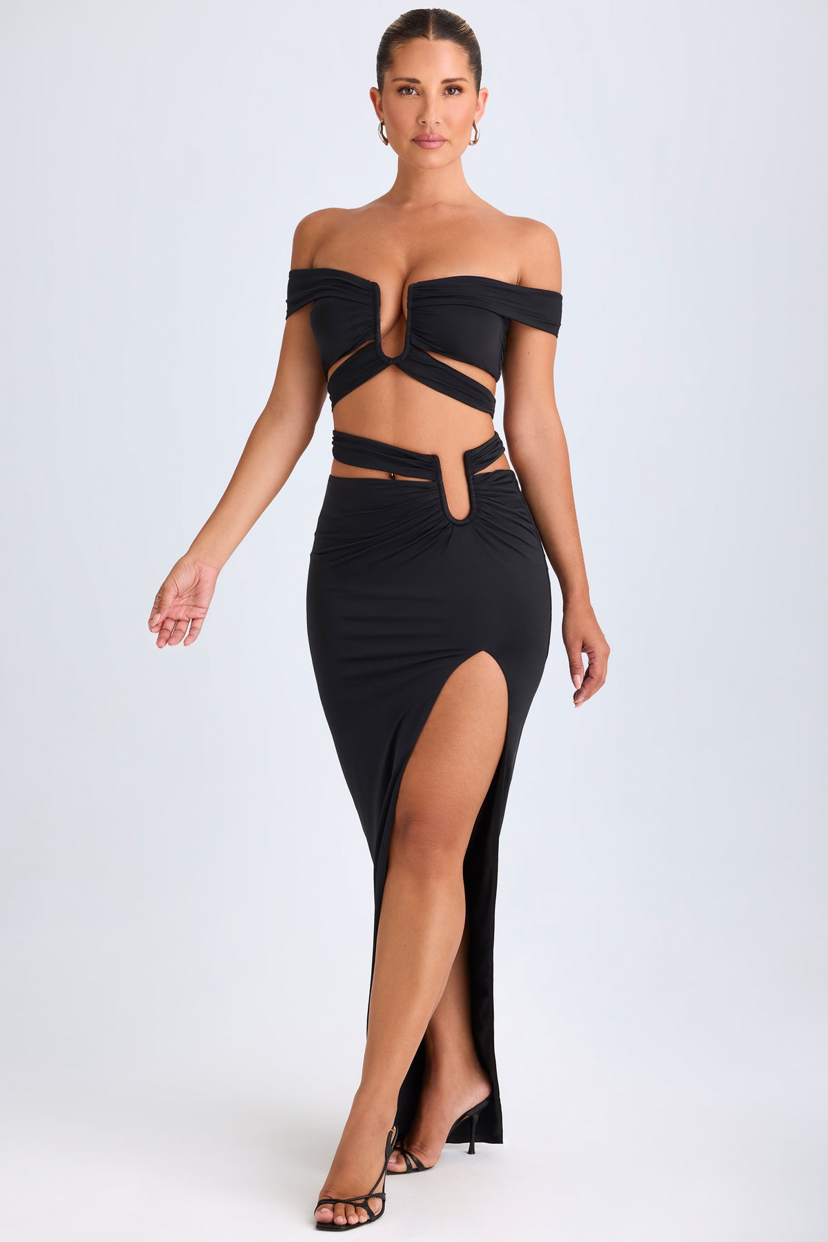 ⁣⁢Asymmetrischer Maxirock mit Cut-Out in Schwarz⁤⁣