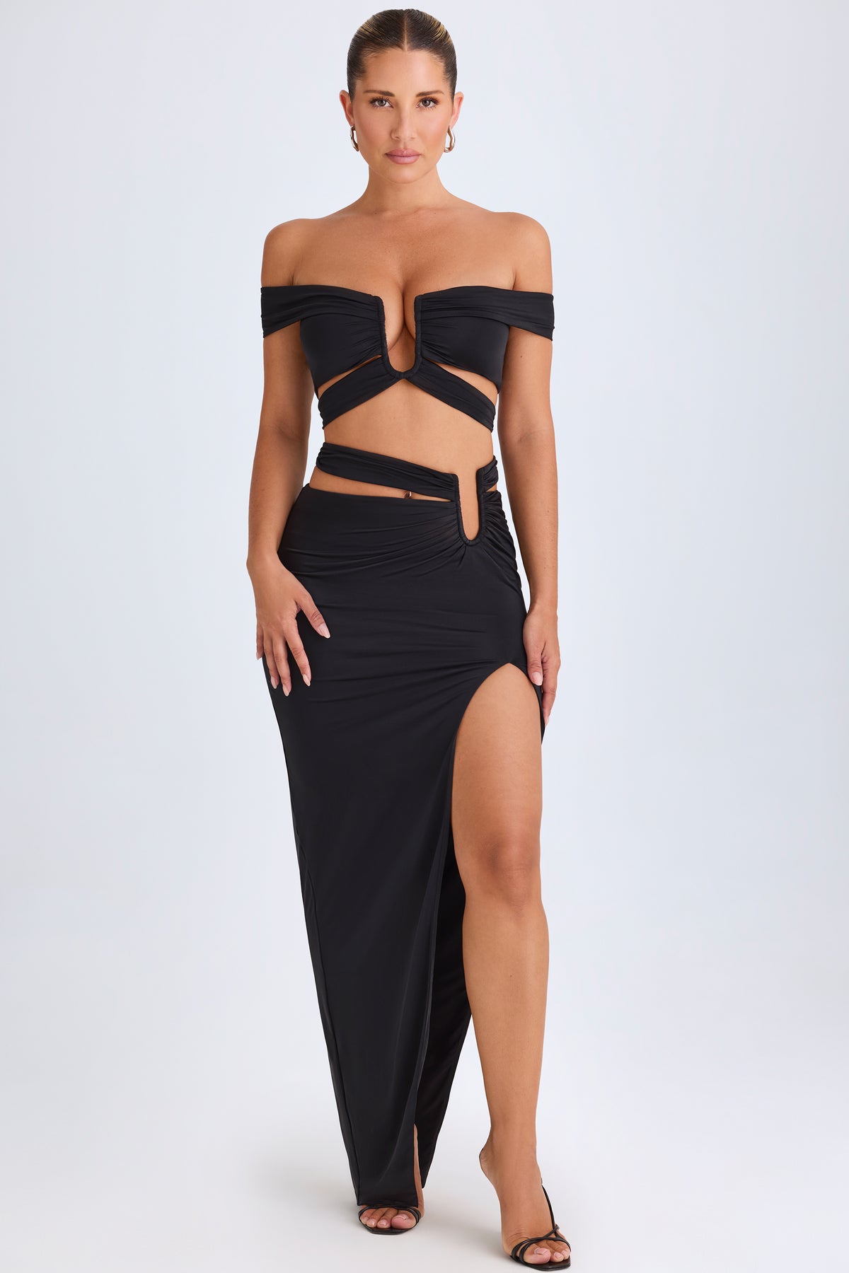 ⁣⁢Asymmetrischer Maxirock mit Cut-Out in Schwarz⁤⁣