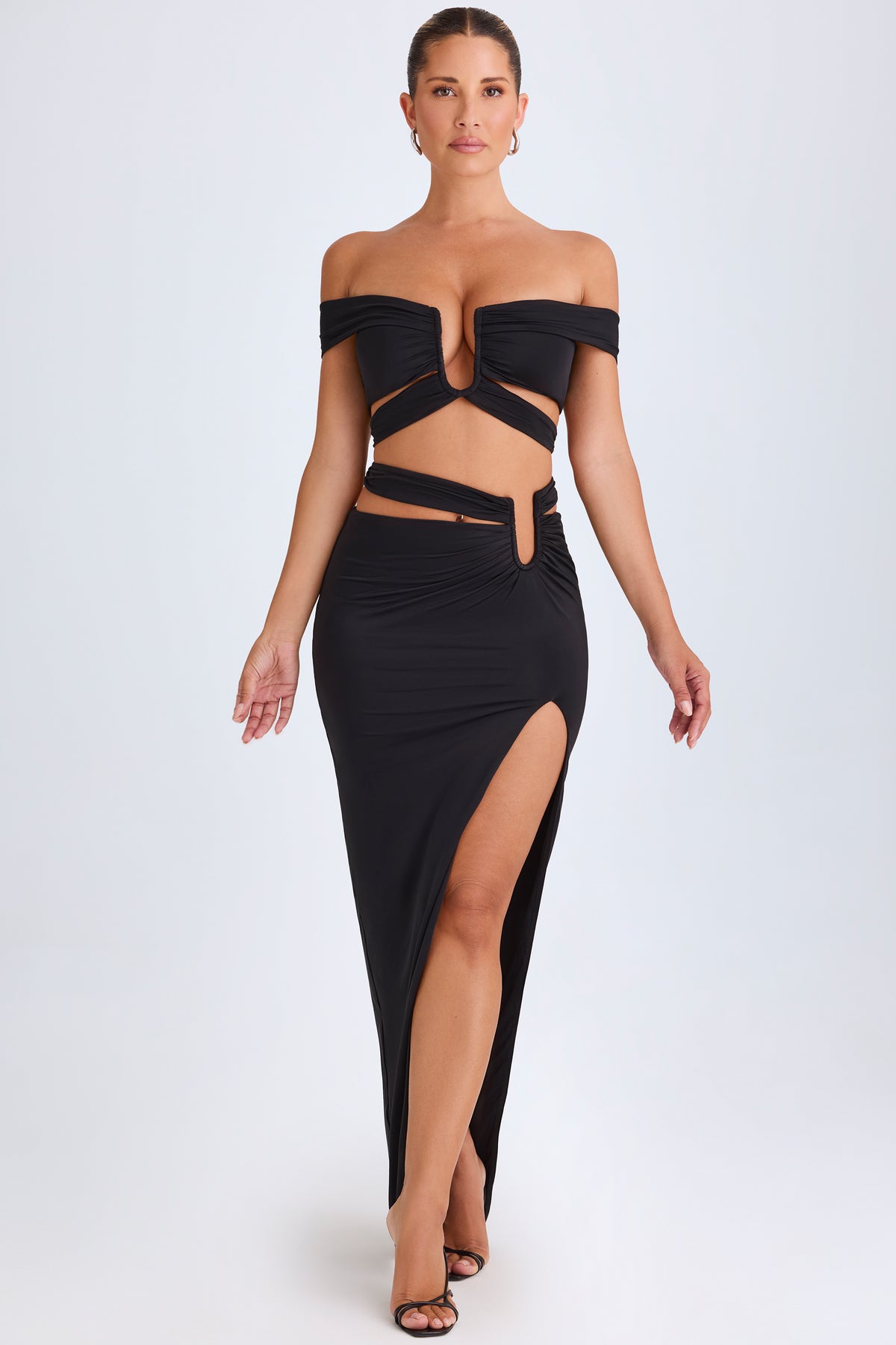 ⁣⁢Asymmetrischer Maxirock mit Cut-Out in Schwarz⁤⁣