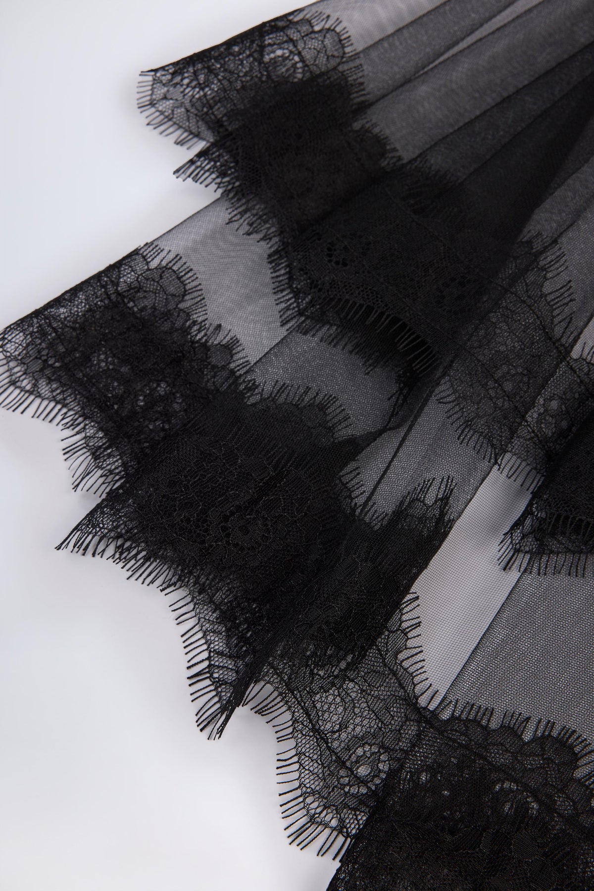 ⁣⁢Spitzenbesatz-Schleier in Schwarz⁤⁣