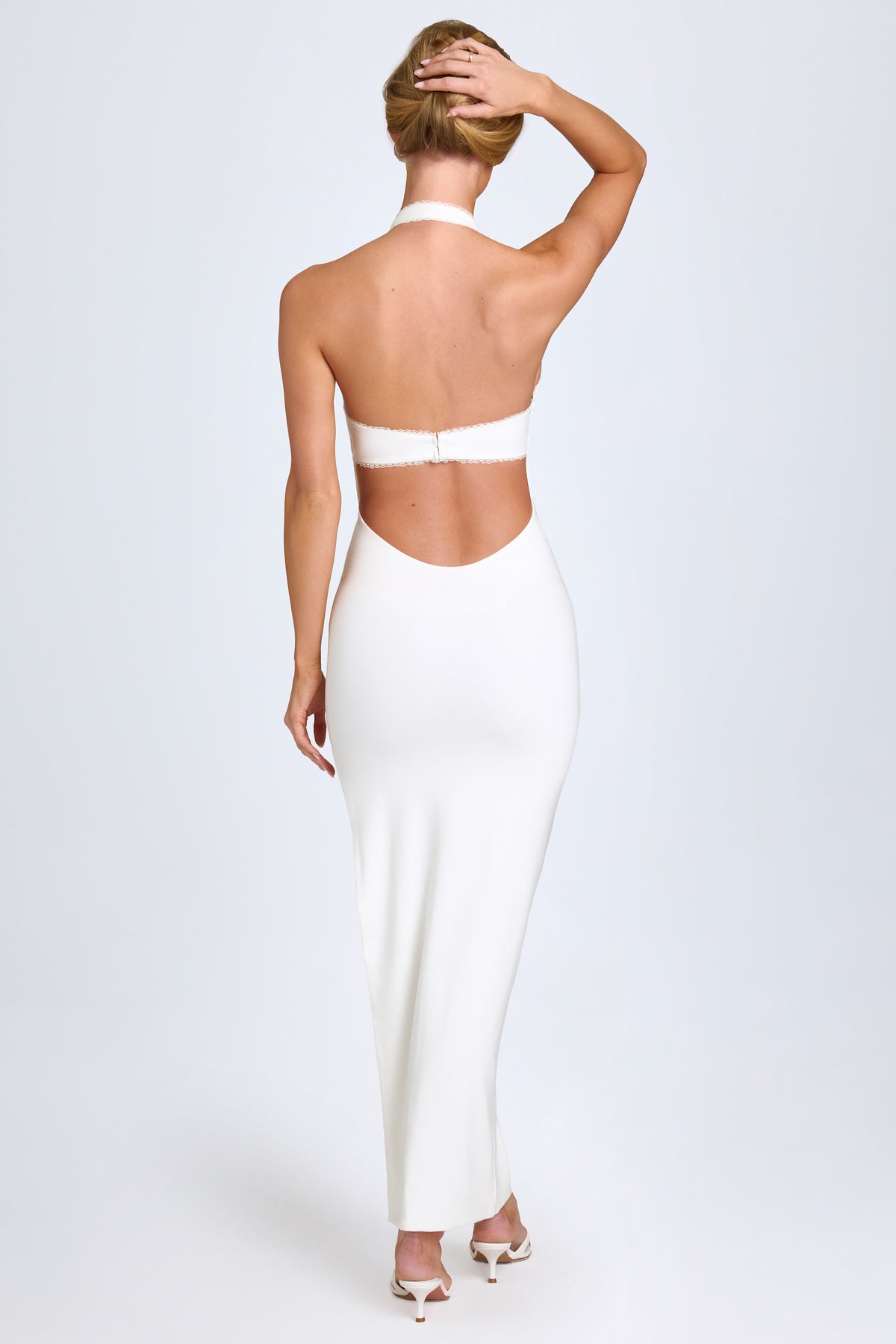 ⁣⁢Modal-Neckholder-Maxikleid mit Spitzenbesatz in Weiß⁤⁣