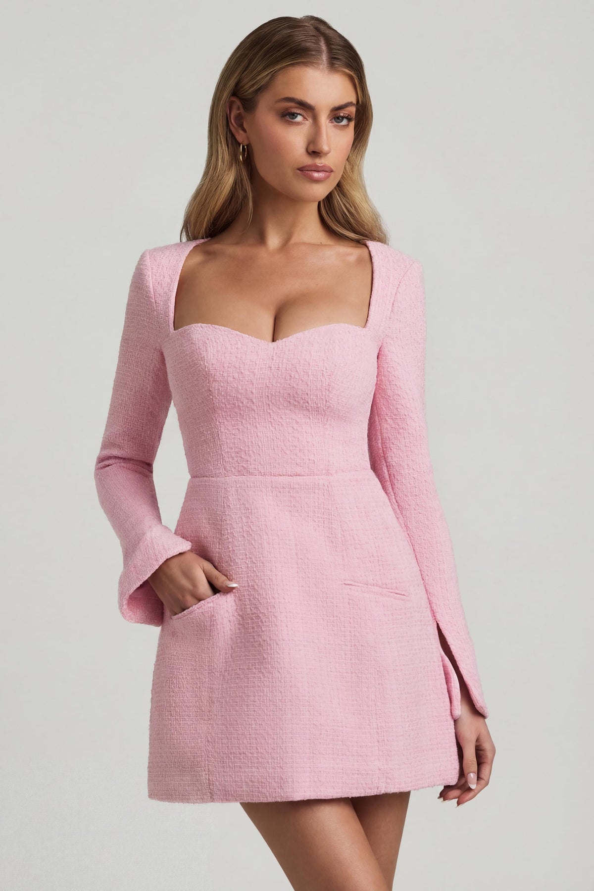 ⁣⁢Strukturiertes Minikleid mit Herzausschnitt in Zartrosa⁤⁣