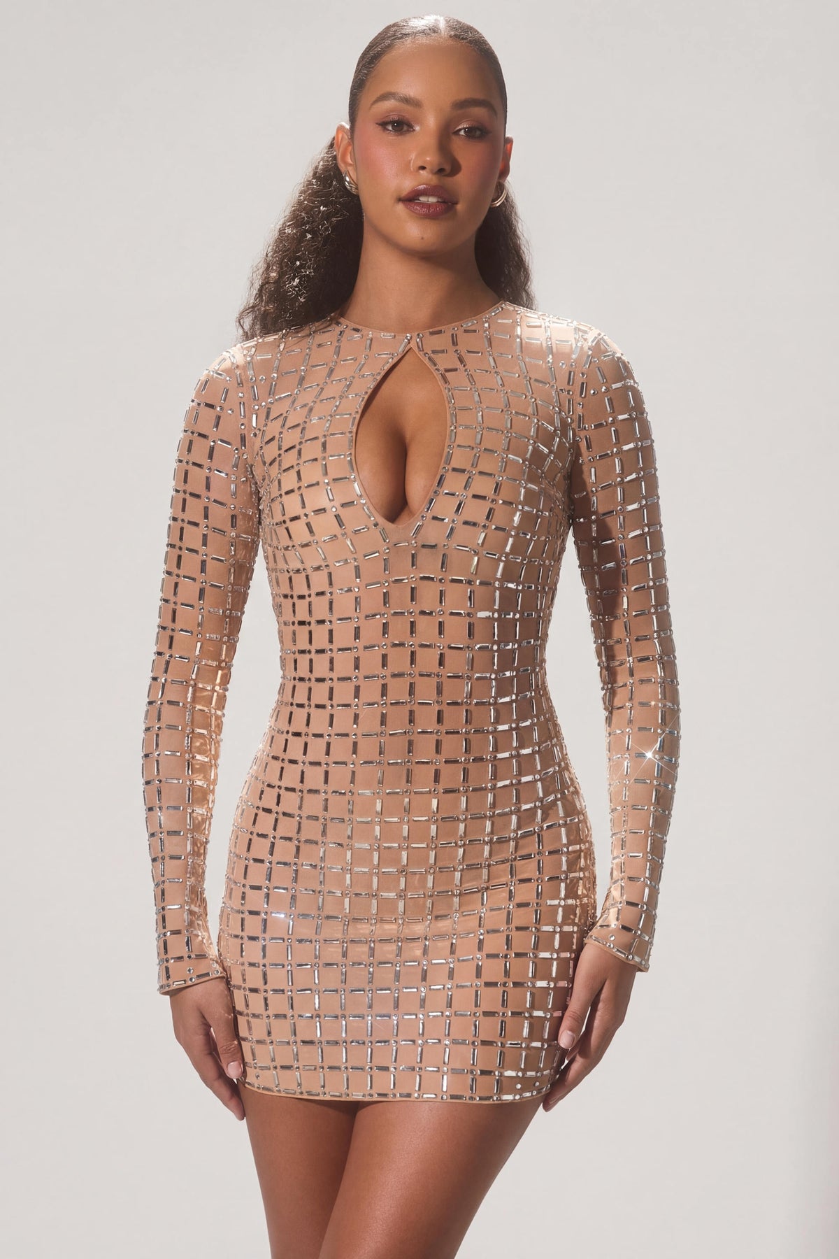 ⁣⁢Verziertes halbtransparentes Cut-out-Minikleid in Honig⁤⁣
