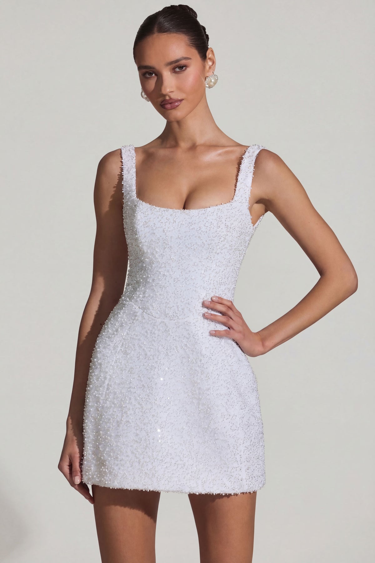 ⁣⁢Verziertes strukturiertes A-Linien-Minikleid in Weiß⁤⁣ - 1