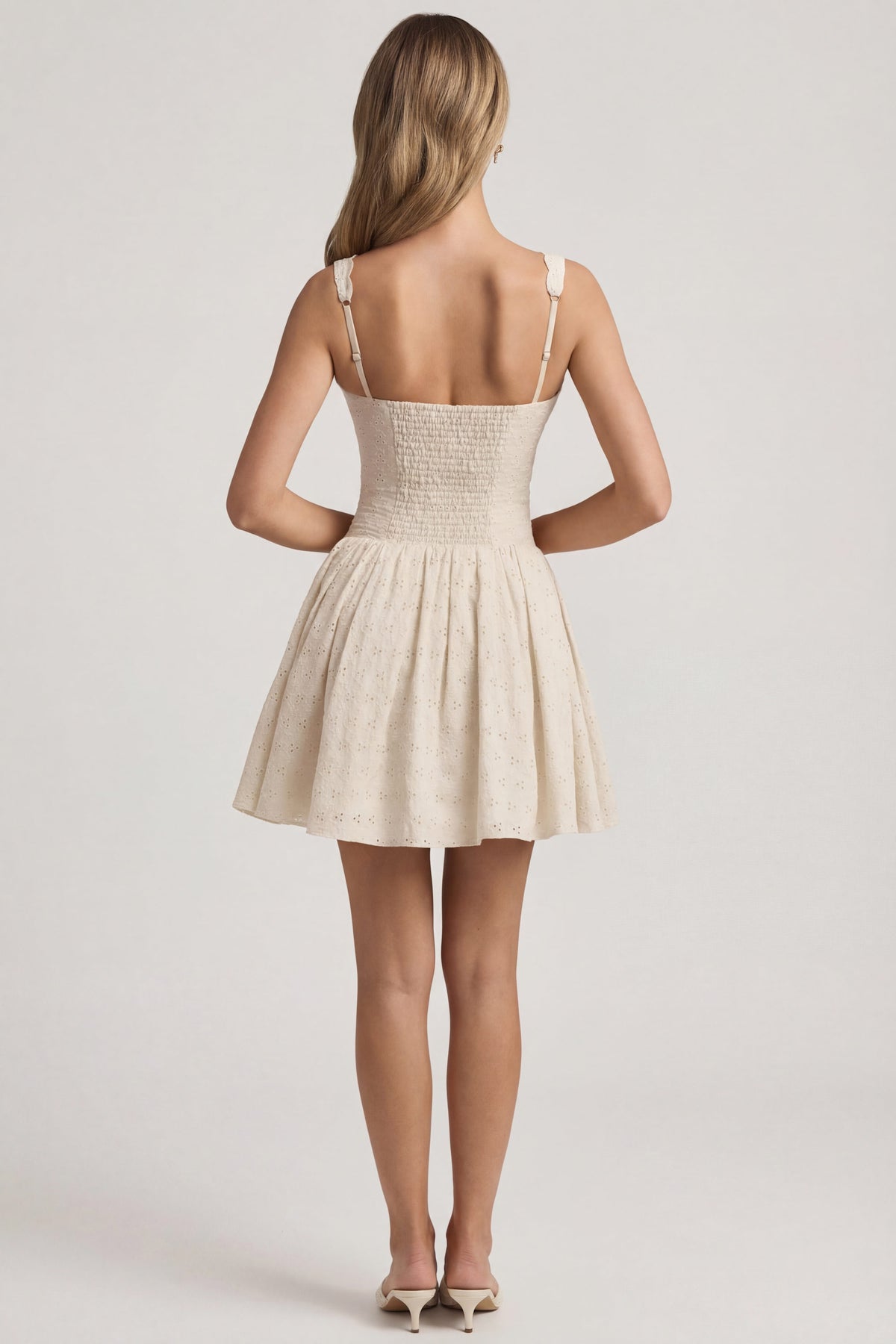 ⁣⁢A-Linien-Minikleid mit Lochstickerei und Schleifendetail in Elfenbein⁤⁣