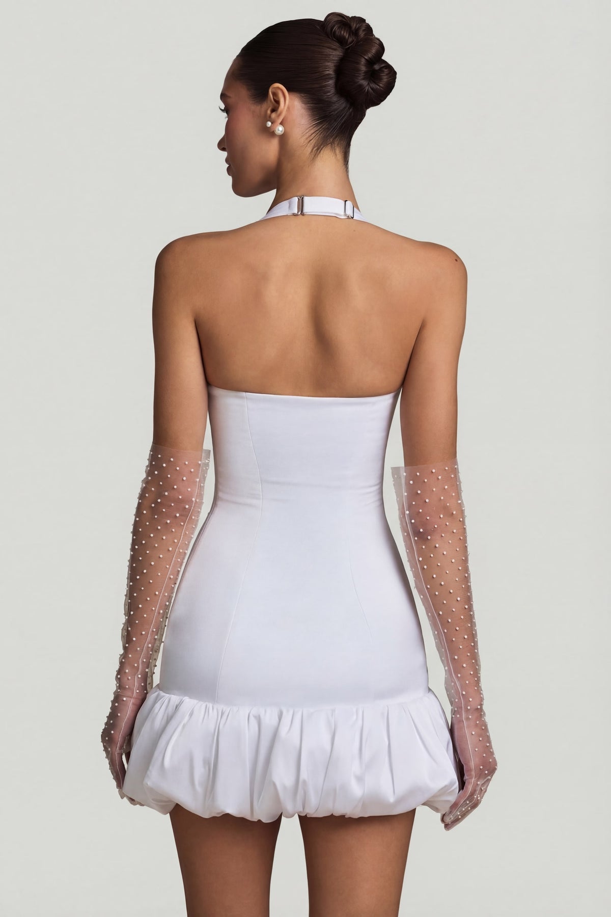 ⁣⁢Minikleid mit Schleifen-Detail und Neckholder in Weiß⁤⁣