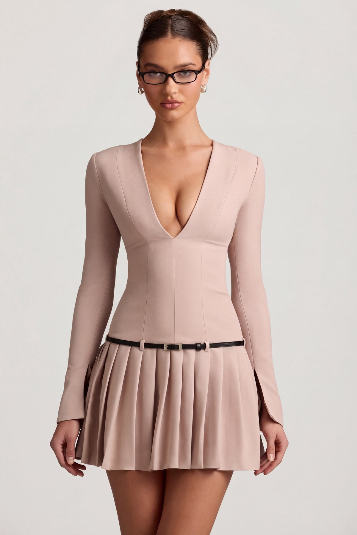 ⁣⁢Plissiertes Langarm-Minikleid in Champignon⁤⁣