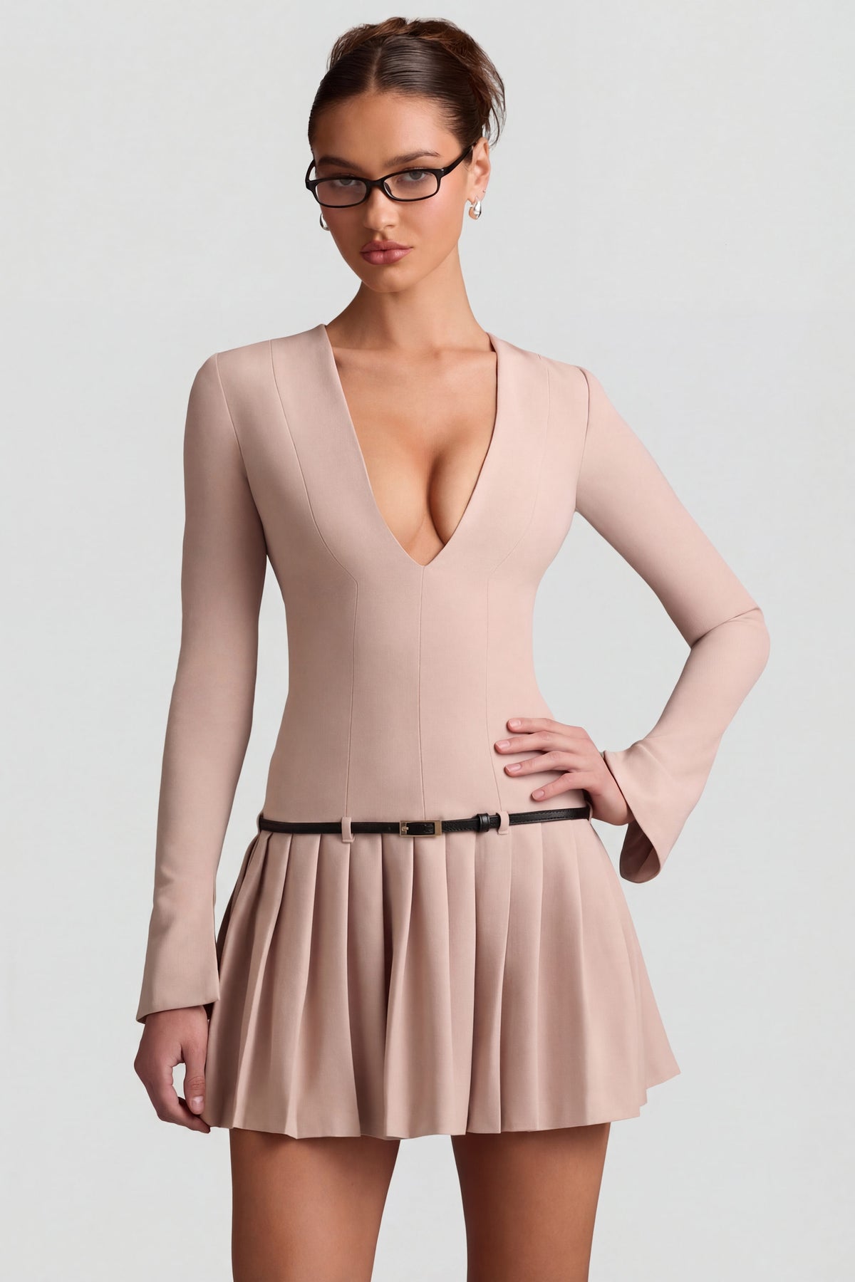 ⁣⁢Plissiertes Langarm-Minikleid in Champignon⁤⁣