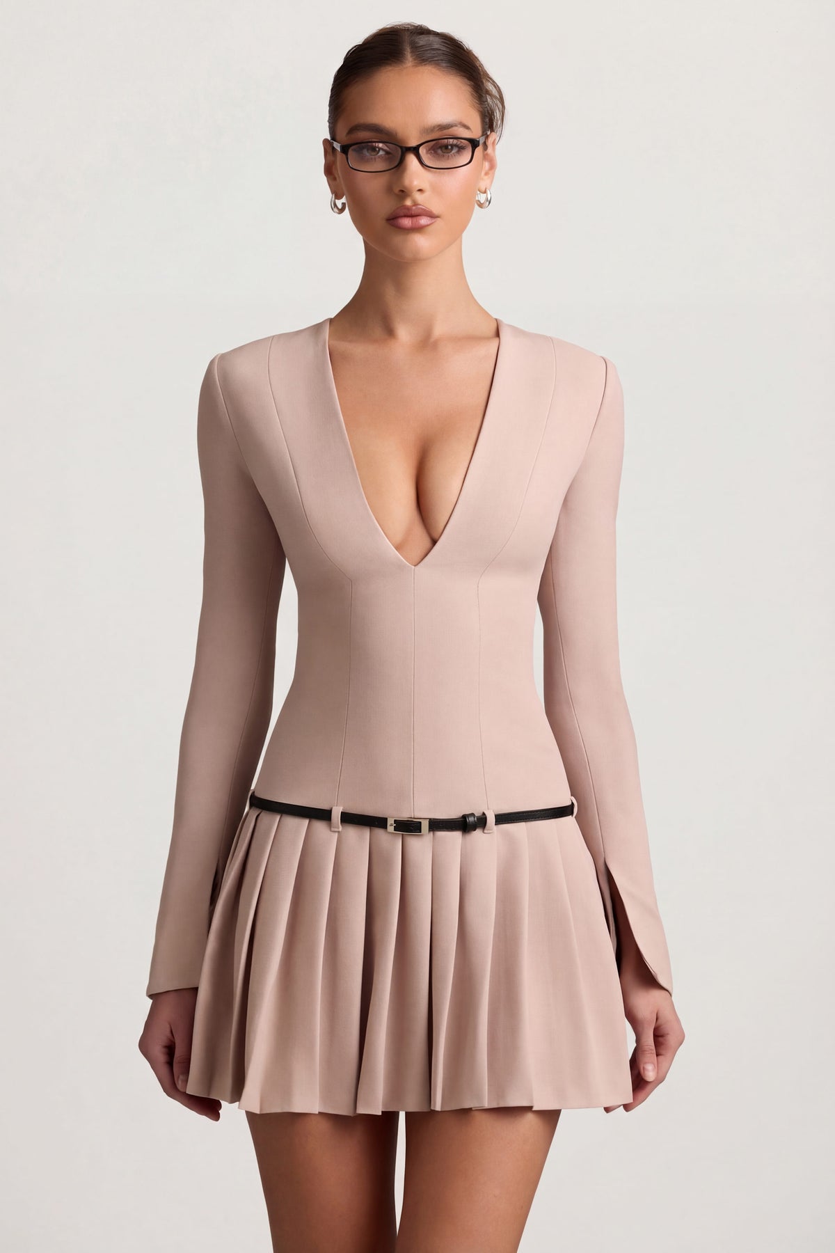 ⁣⁢Plissiertes Langarm-Minikleid in Champignon⁤⁣