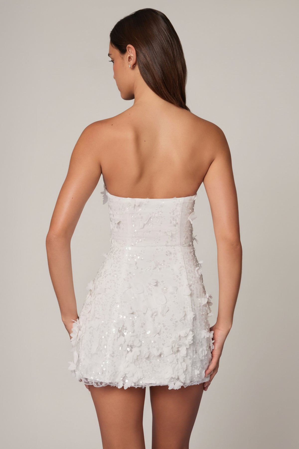 ⁣⁢Verziertes Bandeau-A-Linien-Minikleid in Weiß⁤⁣