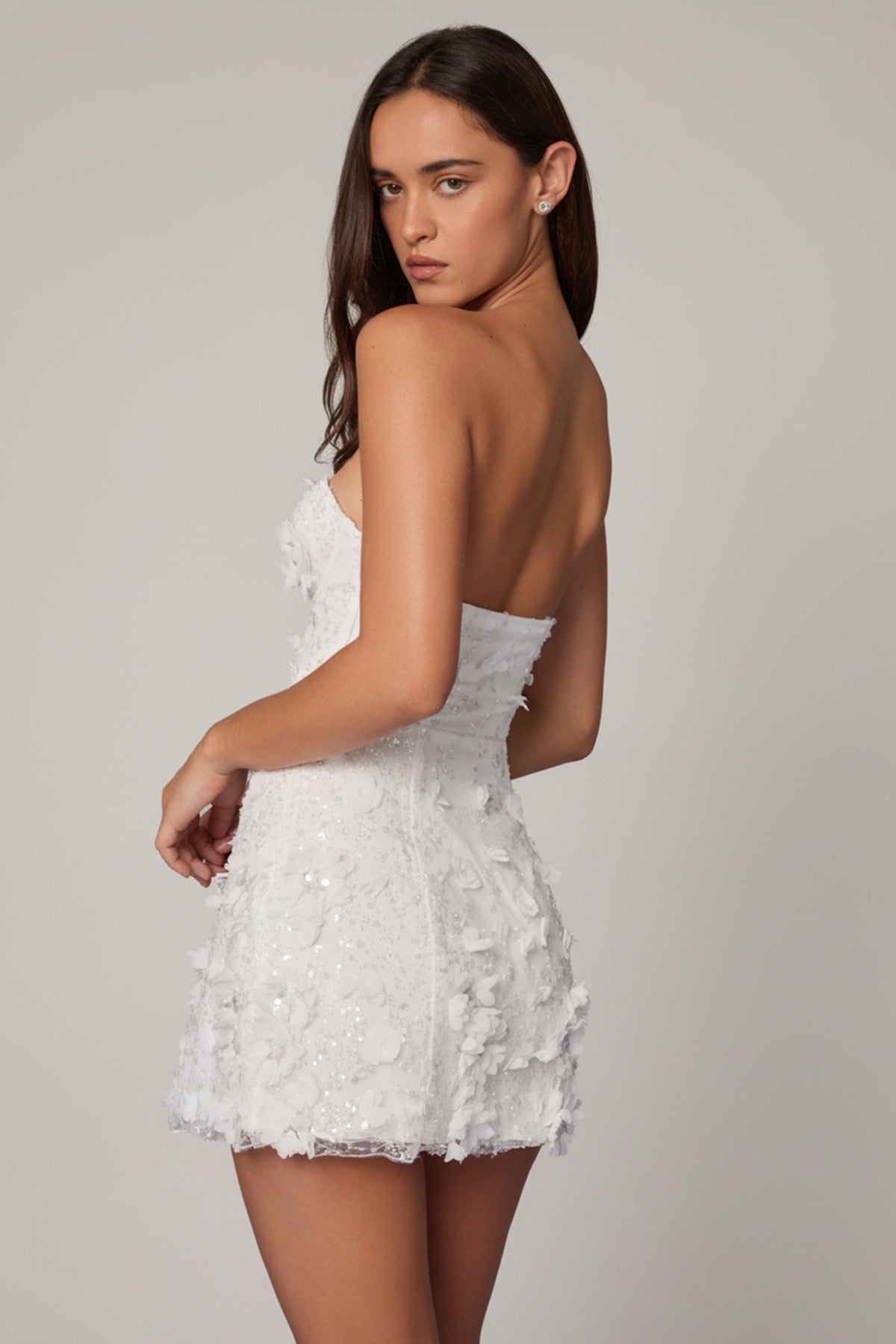 ⁣⁢Verziertes Bandeau-A-Linien-Minikleid in Weiß⁤⁣