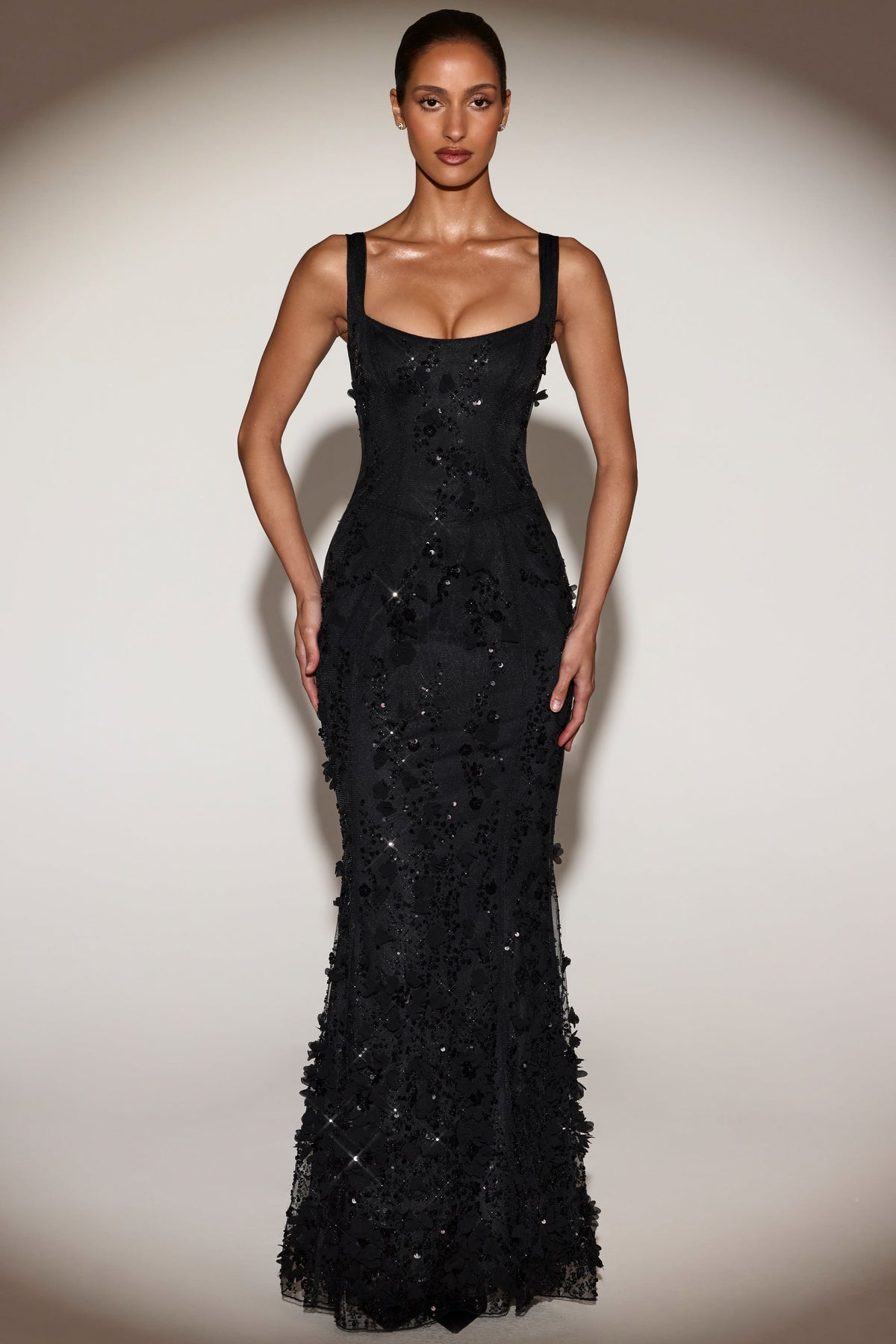 ⁣⁢Corsage-Abendkleid mit aufgesetzter Applikation und weitem U-Boot-Ausschnitt in Schwarz⁤⁣