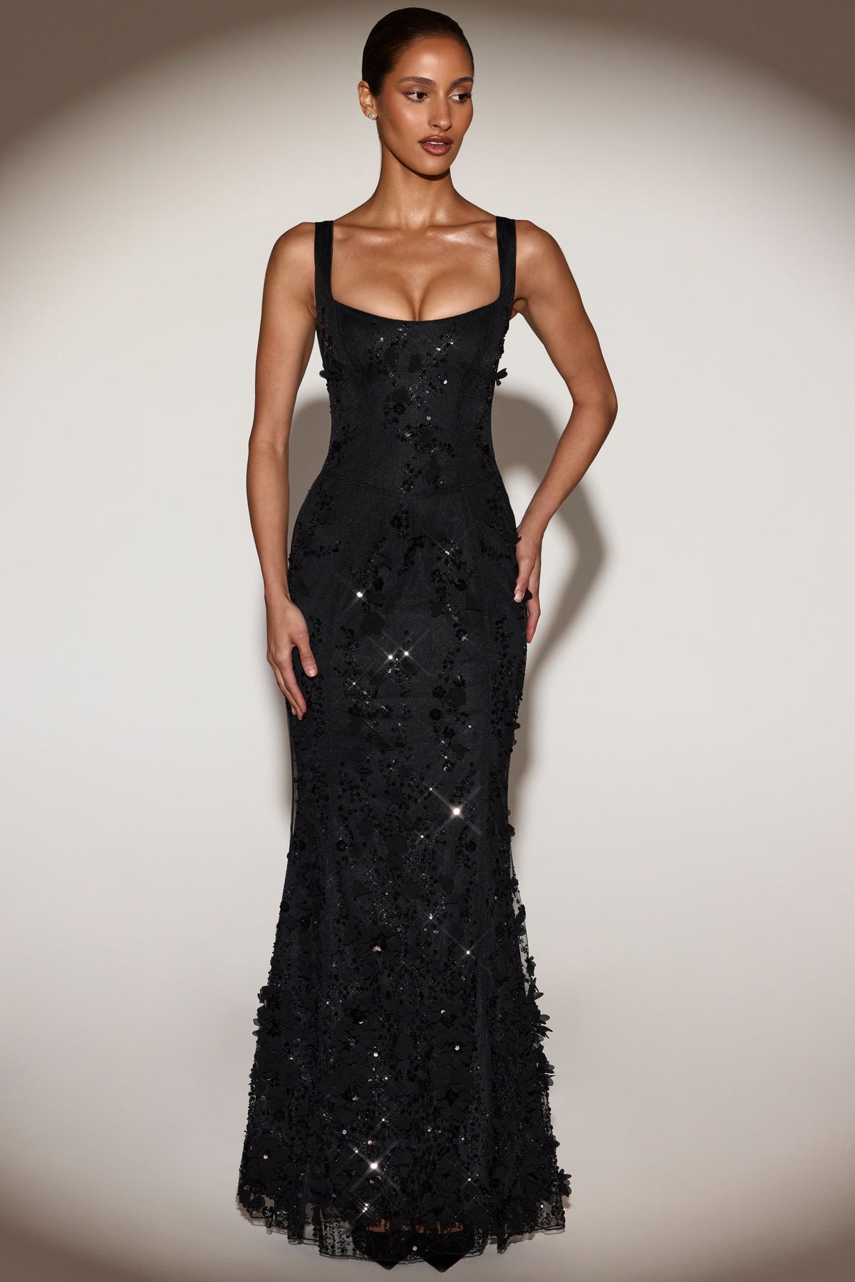⁣⁢Corsage-Abendkleid mit aufgesetzter Applikation und weitem U-Boot-Ausschnitt in Schwarz⁤⁣ - 1