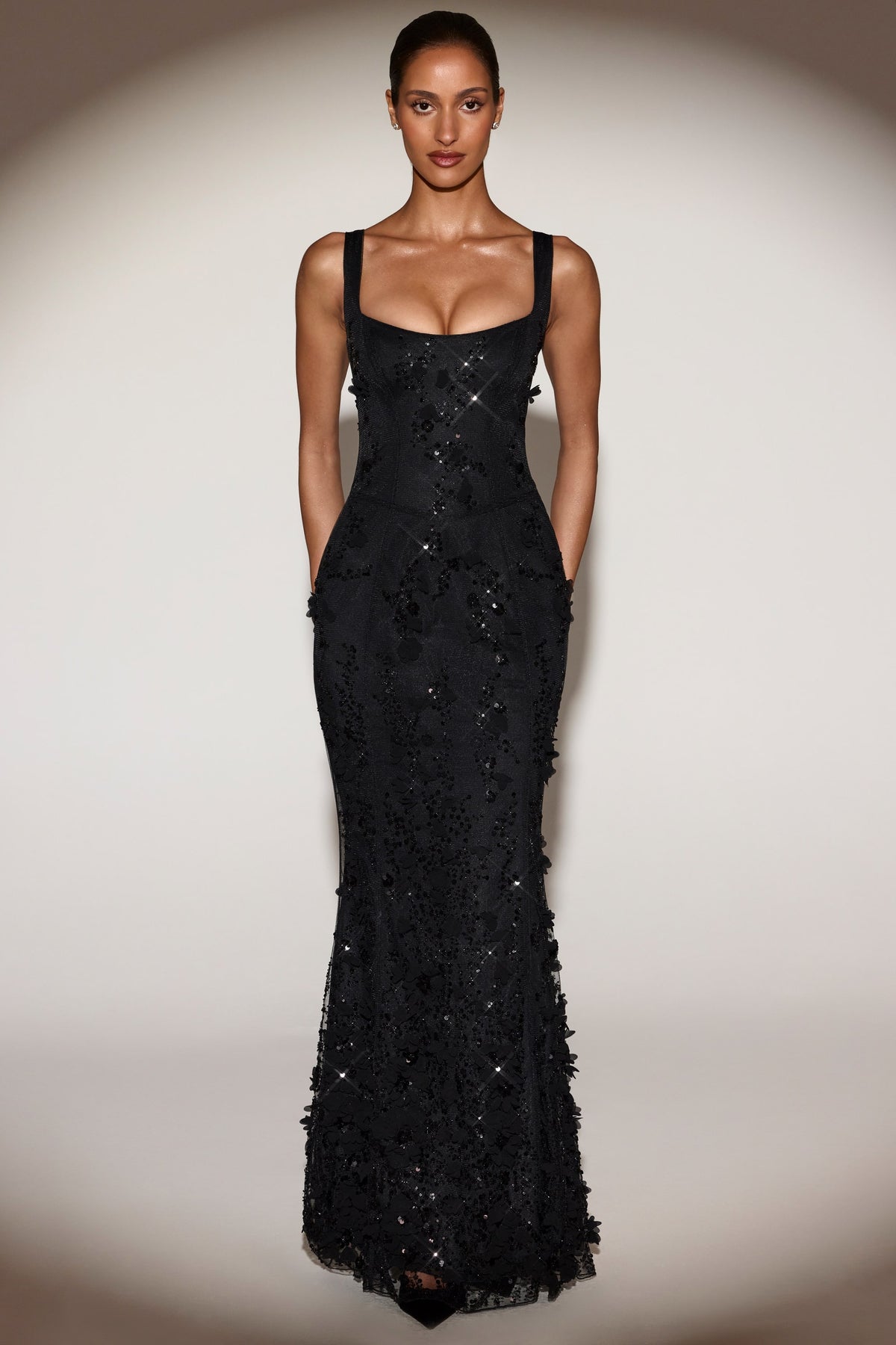 ⁣⁢Corsage-Abendkleid mit aufgesetzter Applikation und weitem U-Boot-Ausschnitt in Schwarz⁤⁣