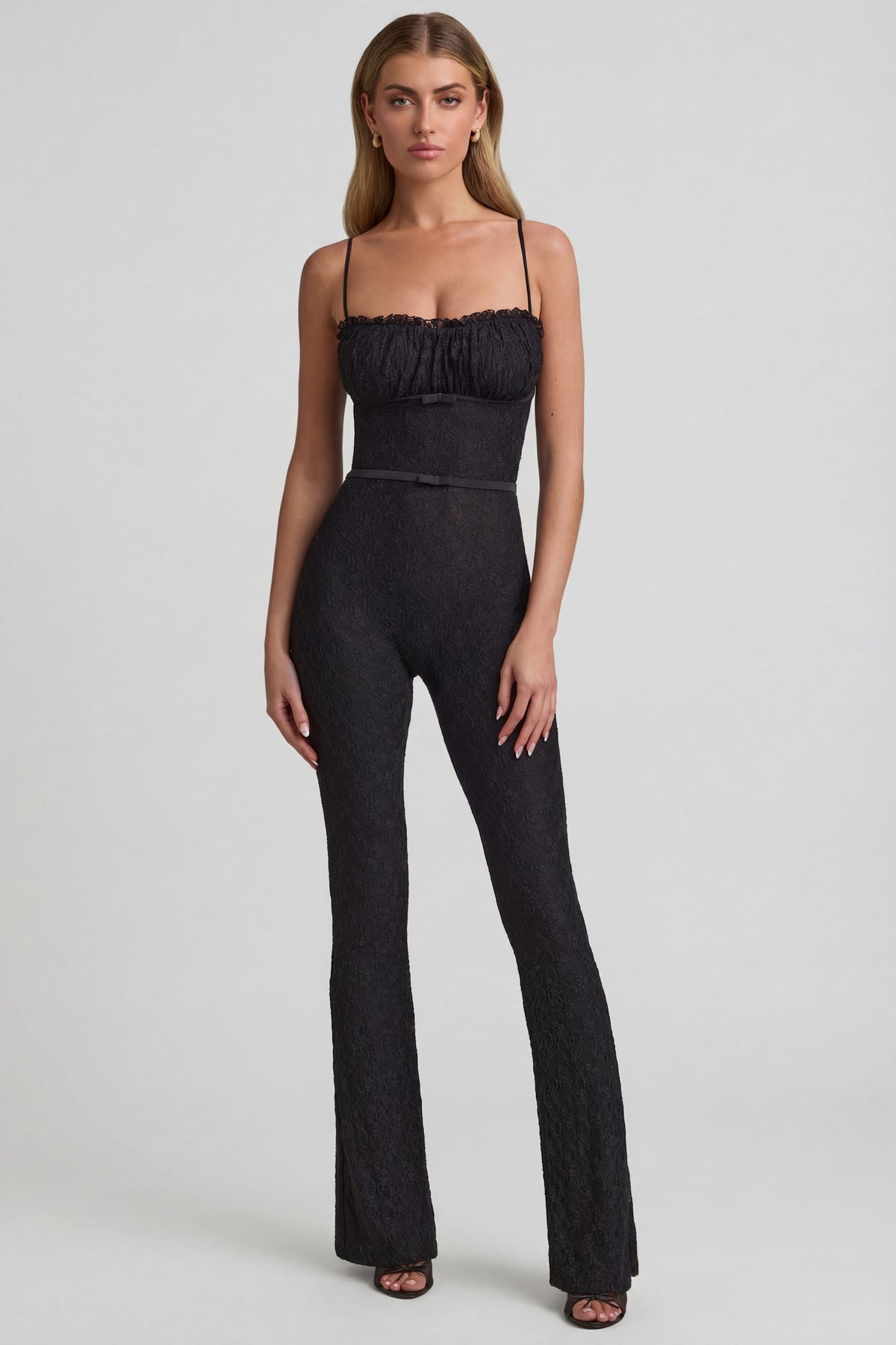 ⁣⁢Jumpsuit mit Schleifen-Detail und Spitze in Schwarz⁤⁣ - 1