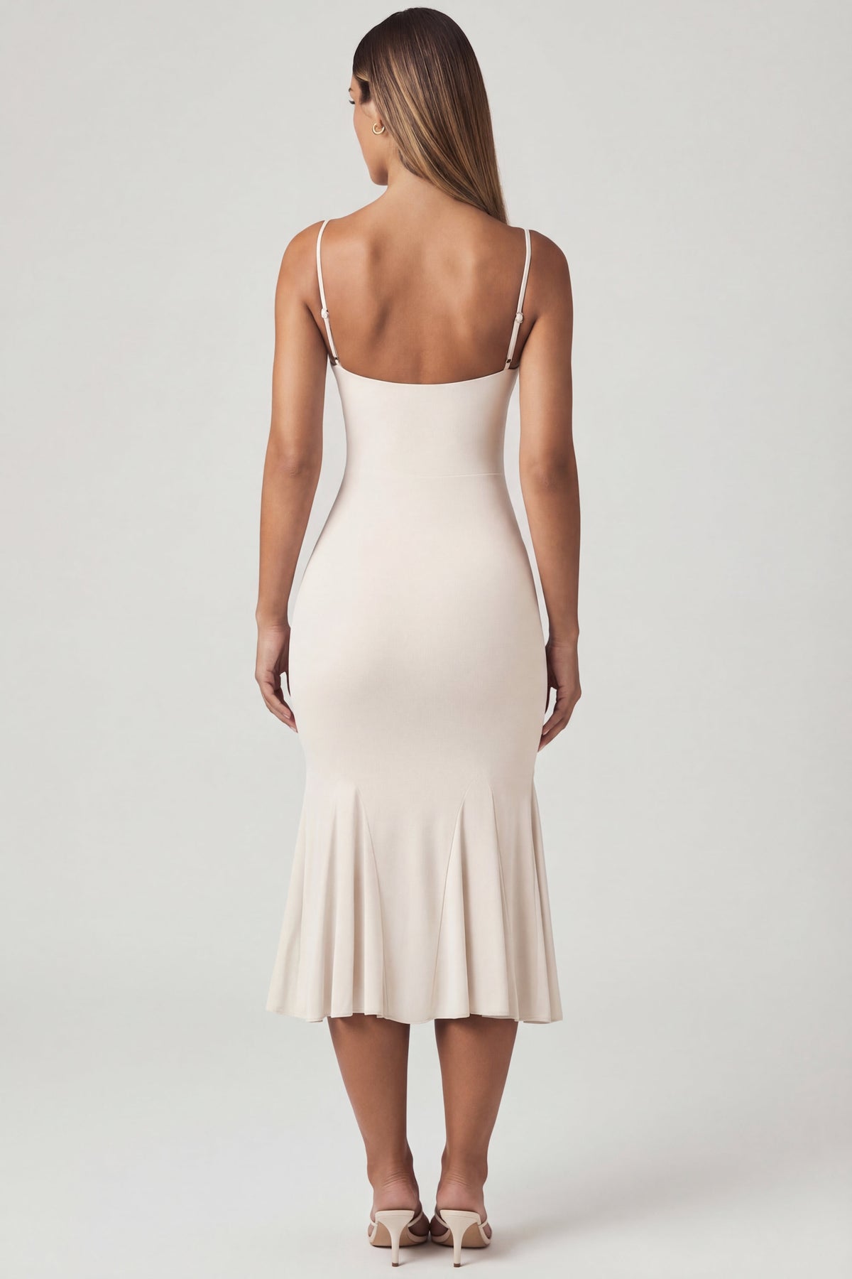 ⁣⁢Godet-Midaxikleid mit V-Ausschnitt in Elfenbein⁤⁣
