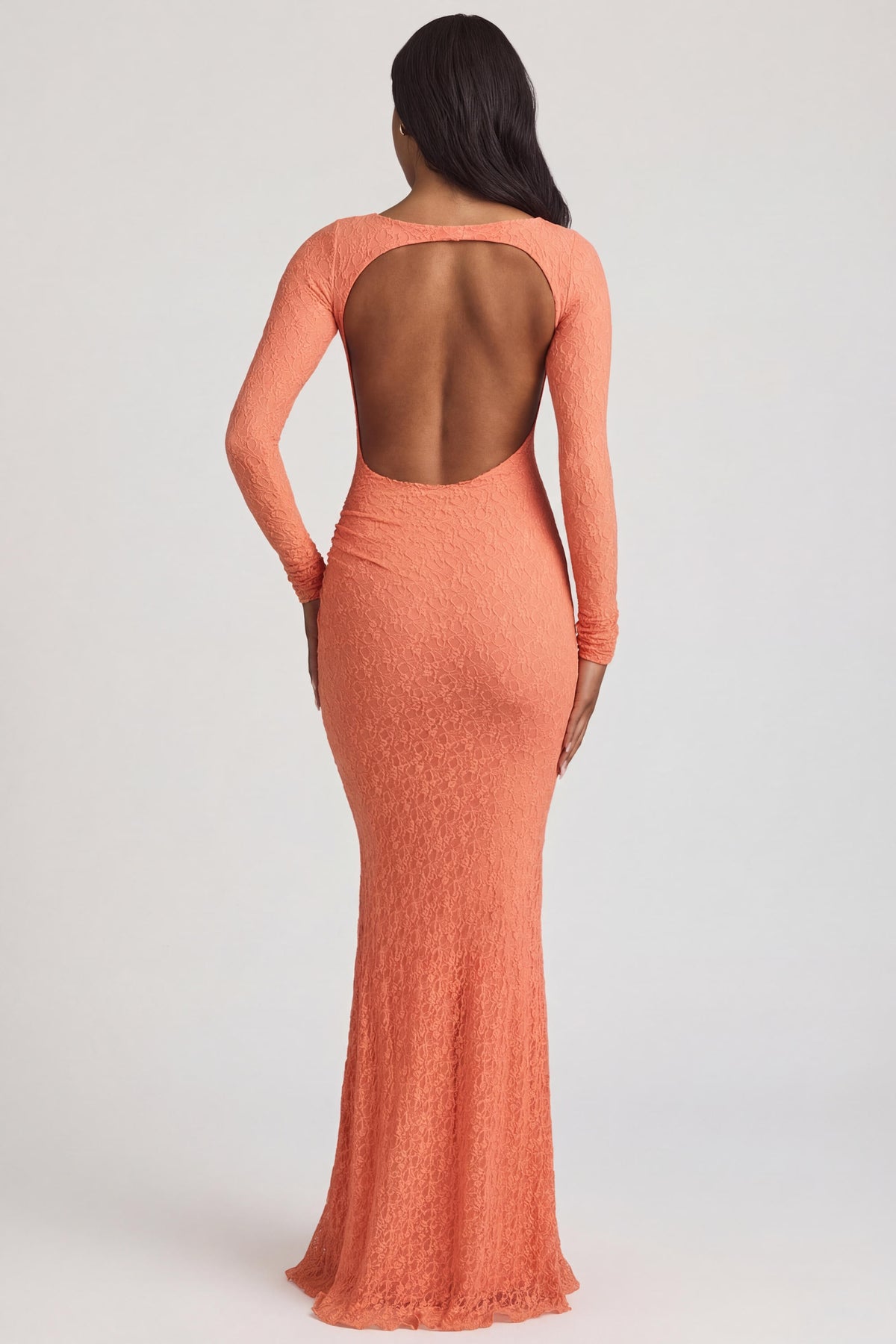 ⁣⁢Gerafftes rückenfreies Spitzen-Maxikleid in Pfirsich⁤⁣