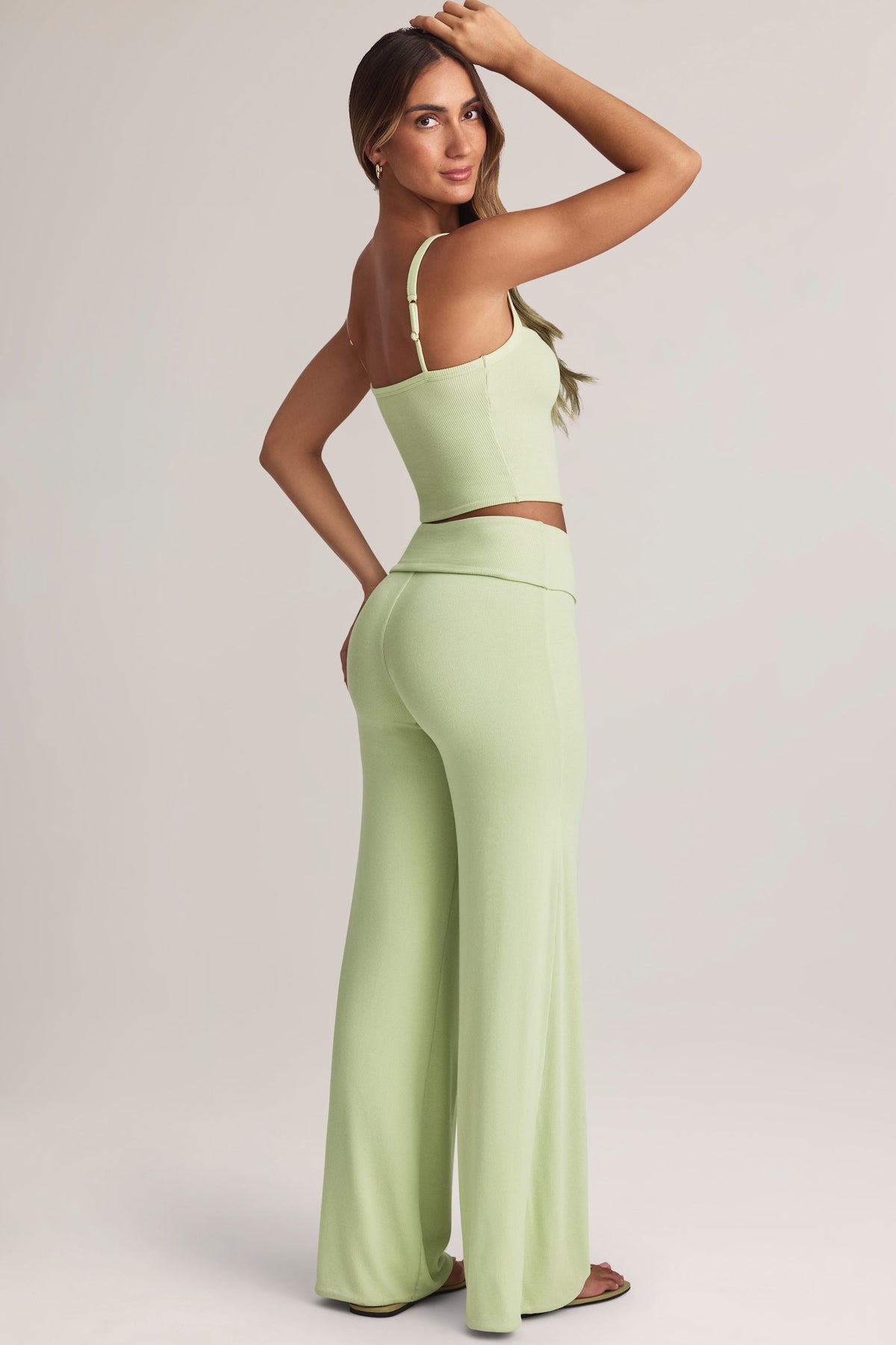 ⁣⁢Modal-Wide-Leg-Hose mit Umschlagbund in Salbeigrün⁤⁣