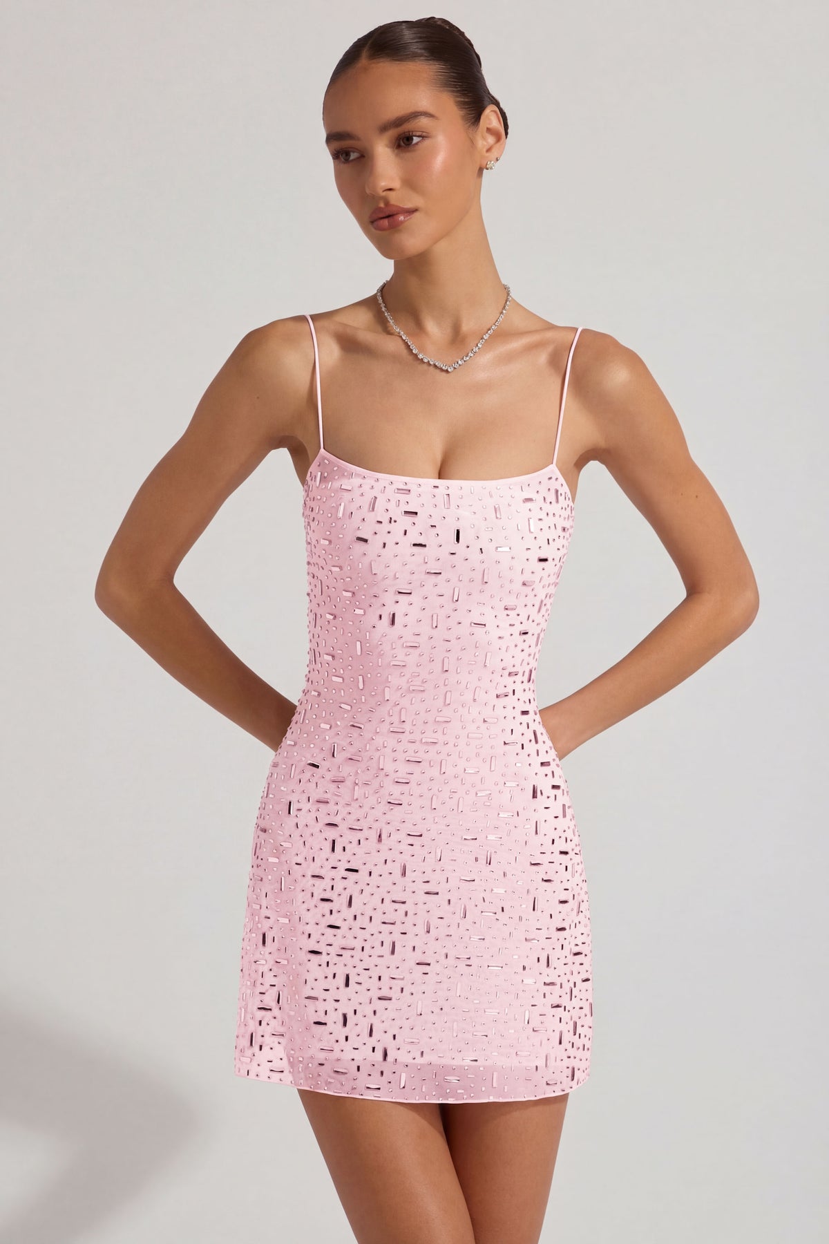 ⁣⁢Transparente besticktes Minikleid mit eckigem Ausschnitt in Pink⁤⁣