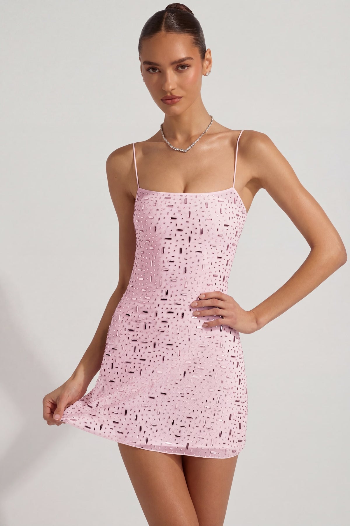 ⁣⁢Transparente besticktes Minikleid mit eckigem Ausschnitt in Pink⁤⁣