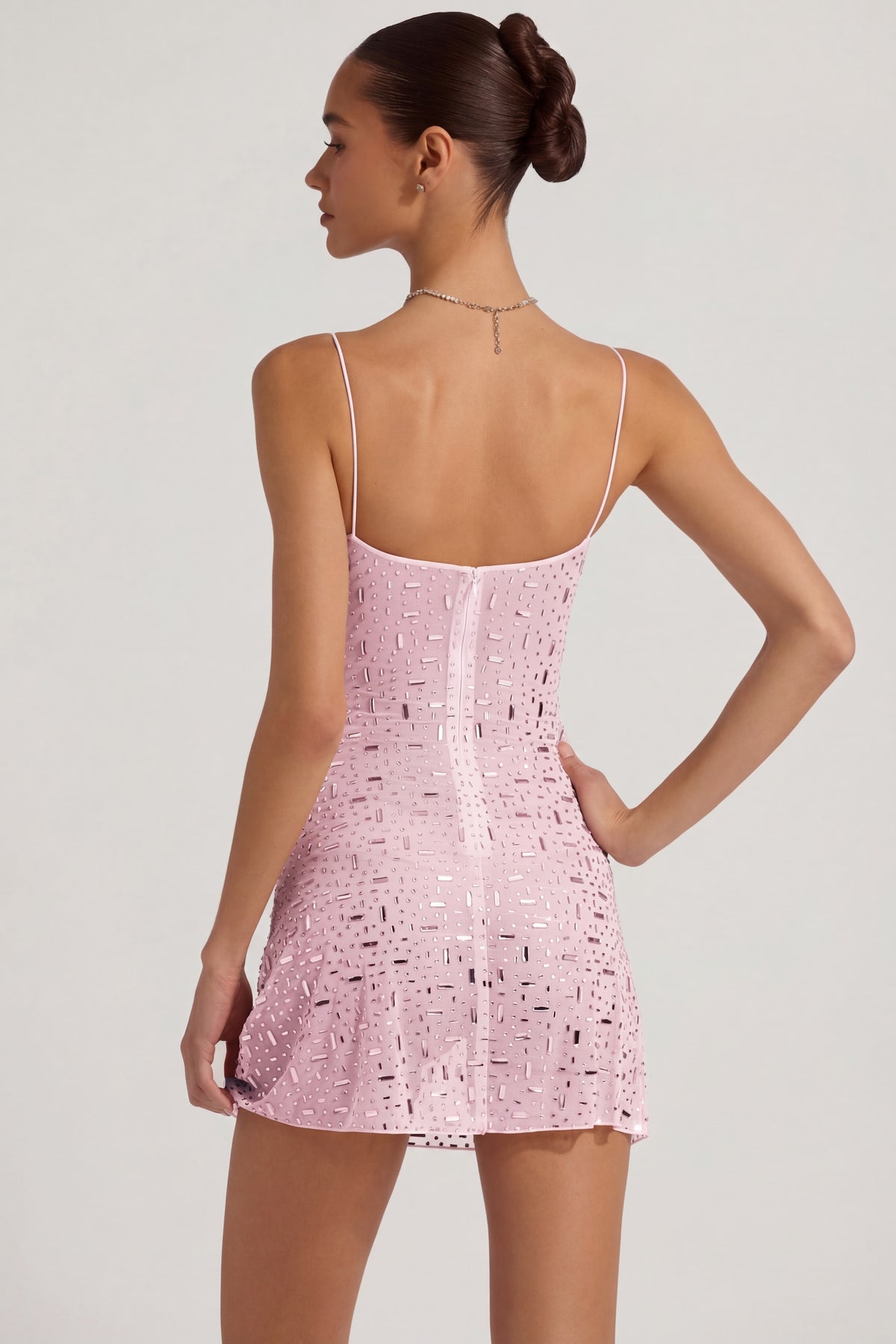 ⁣⁢Transparente besticktes Minikleid mit eckigem Ausschnitt in Pink⁤⁣