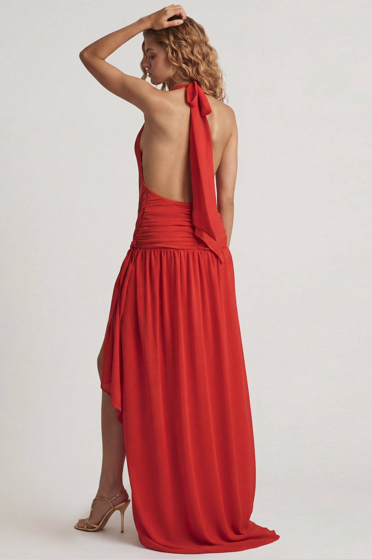 ⁣⁢Asymmetrisches Neckholder-Maxikleid in Chilli Red⁤⁣