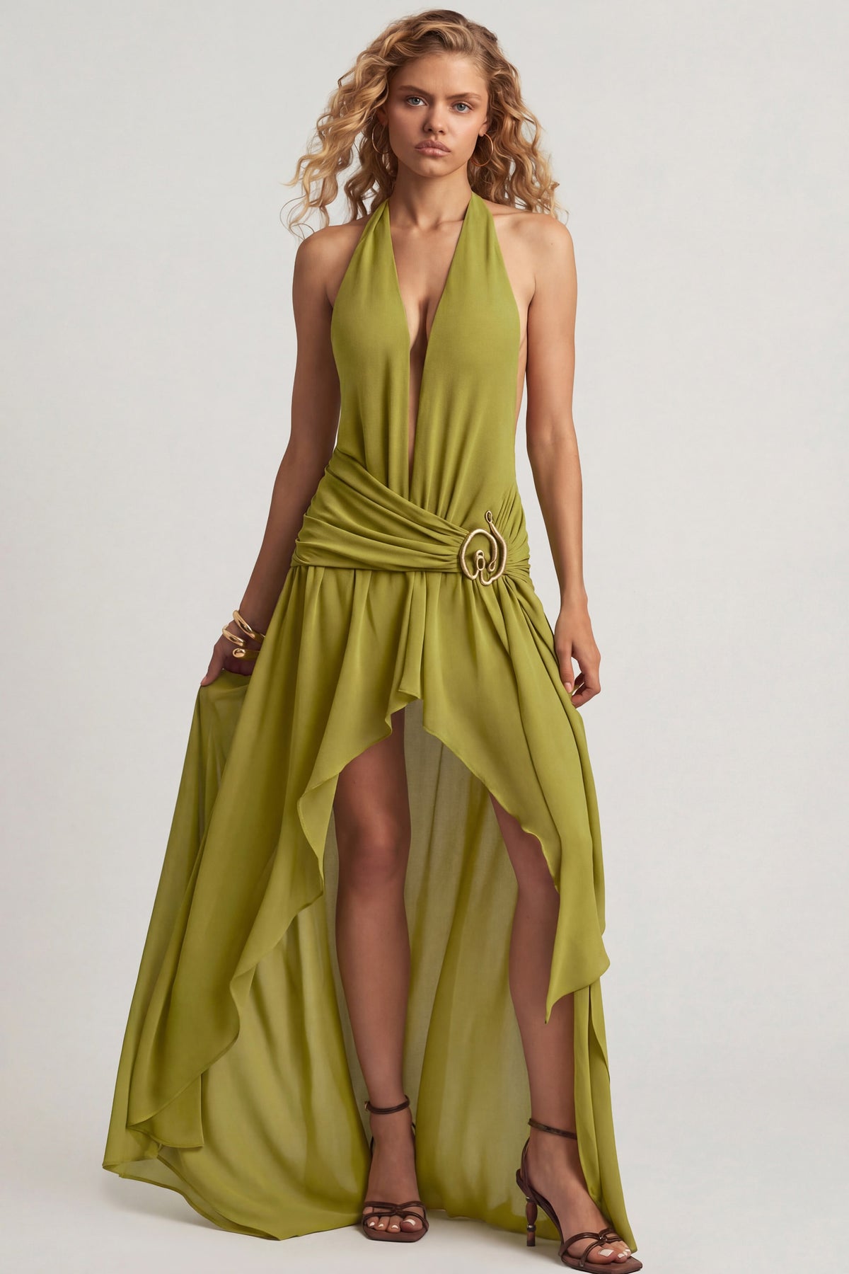 ⁣⁢Asymmetrisches Neckholder-Maxikleid in Olivgrün⁤⁣