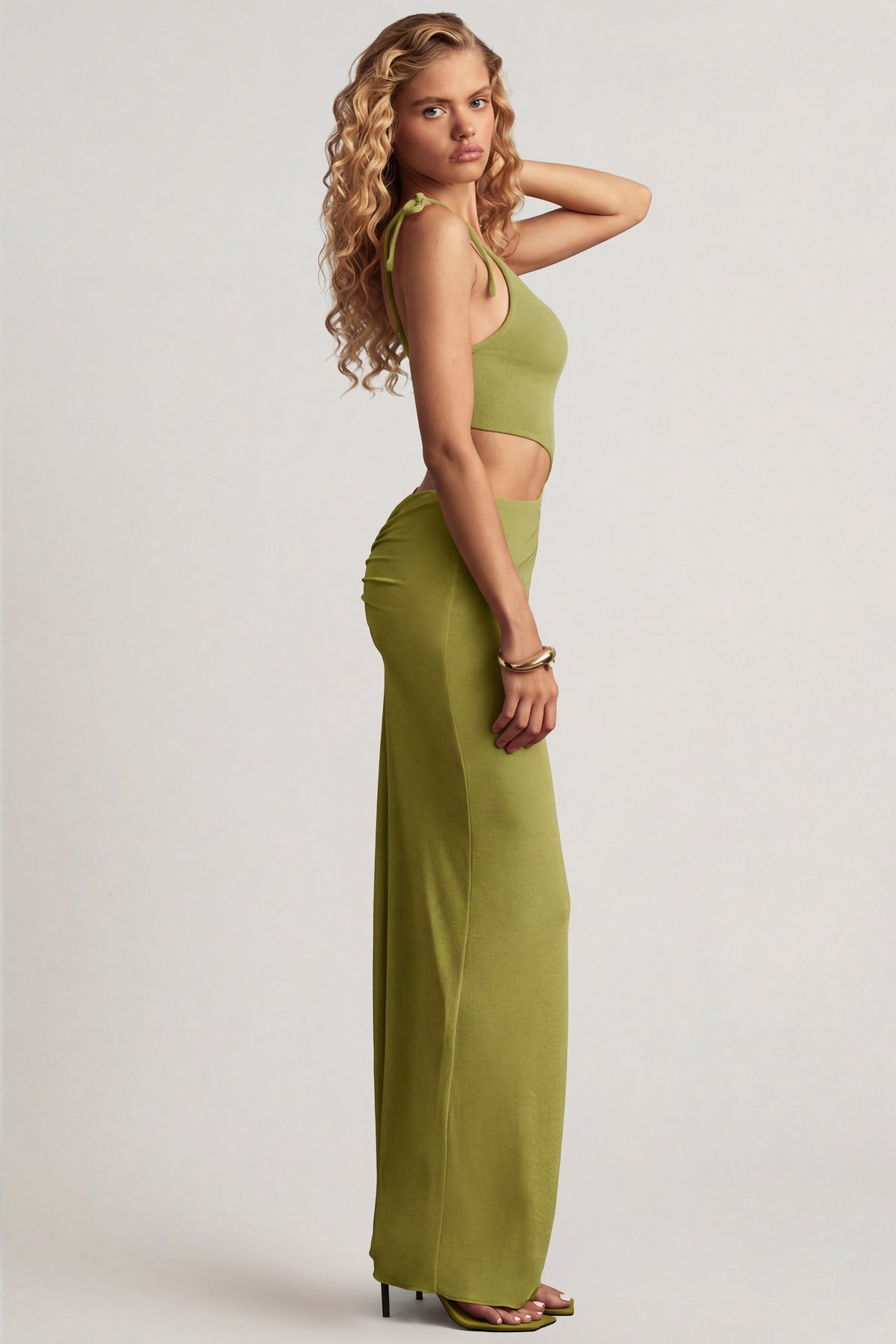 ⁣⁢Asymmetrisches Maxikleid aus strukturiertem Jersey in Olivgrün⁤⁣