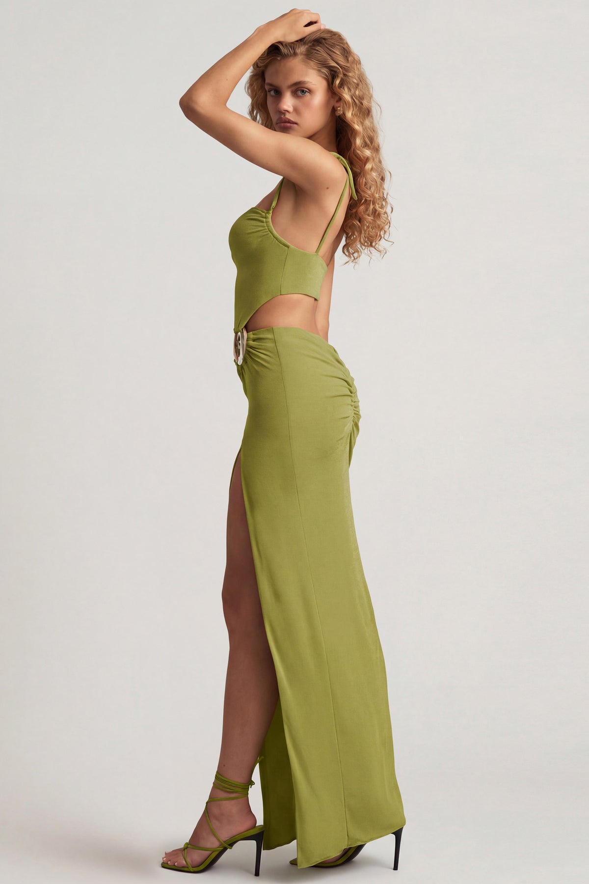 ⁣⁢Asymmetrisches Maxikleid aus strukturiertem Jersey in Olivgrün⁤⁣