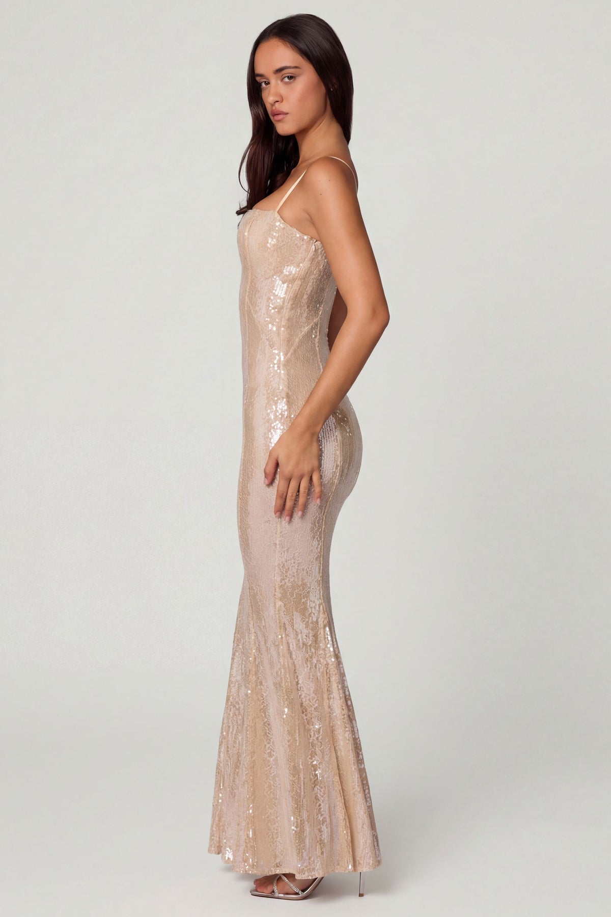 ⁣⁢Verziertes Spitzenkleid mit eckigem Ausschnitt in Pale Peach⁤⁣