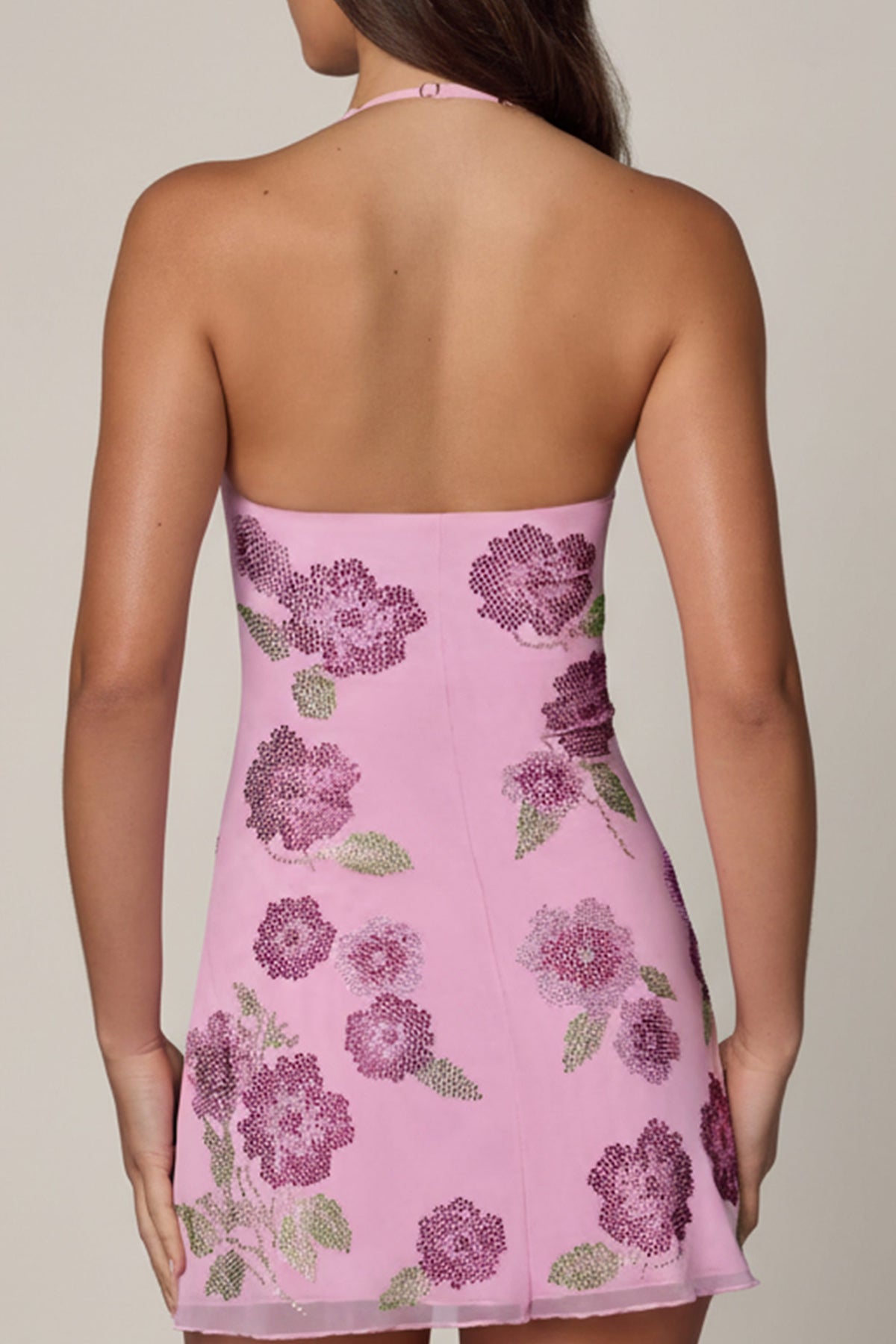 ⁣⁢Verziertes Neckholder-Minikleid in Zartrosa⁤⁣