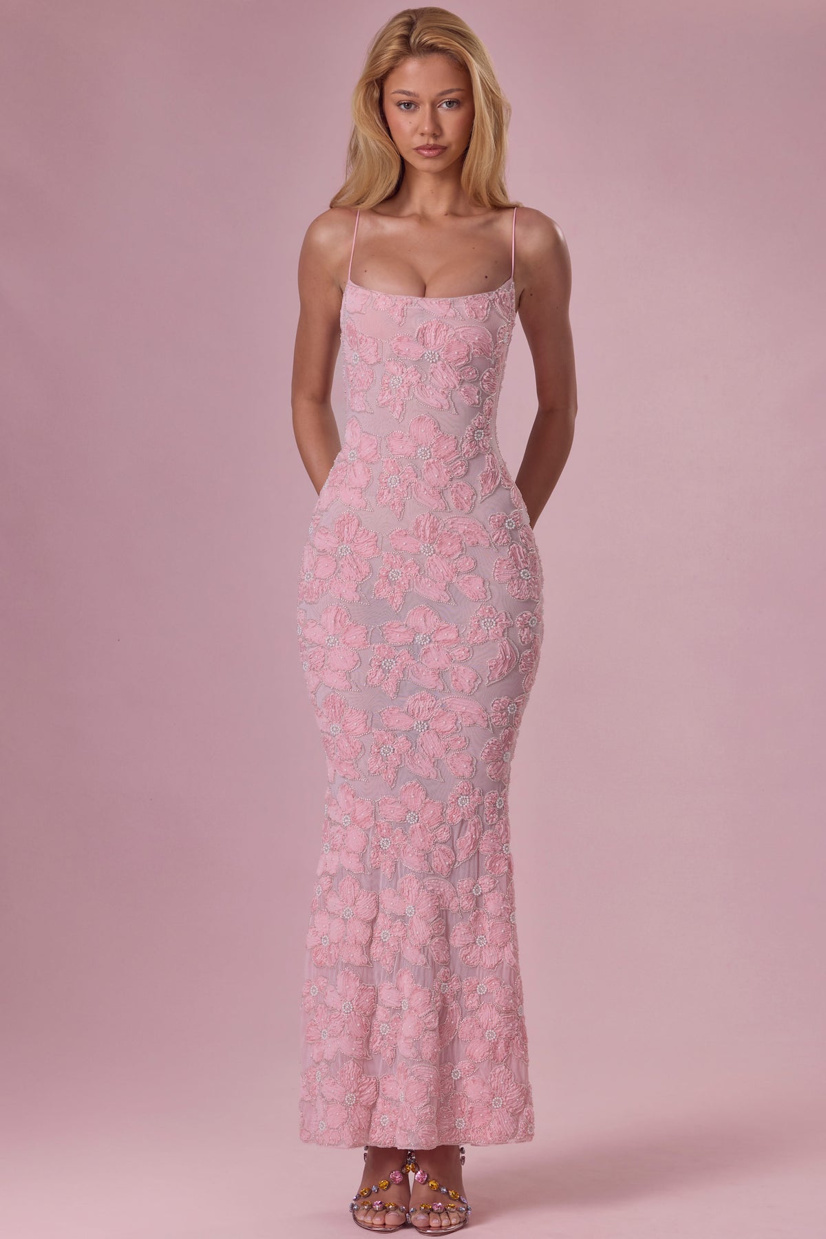 ⁣⁢Verziertes Maxikleid mit eckigem Ausschnitt in Blush⁤⁣