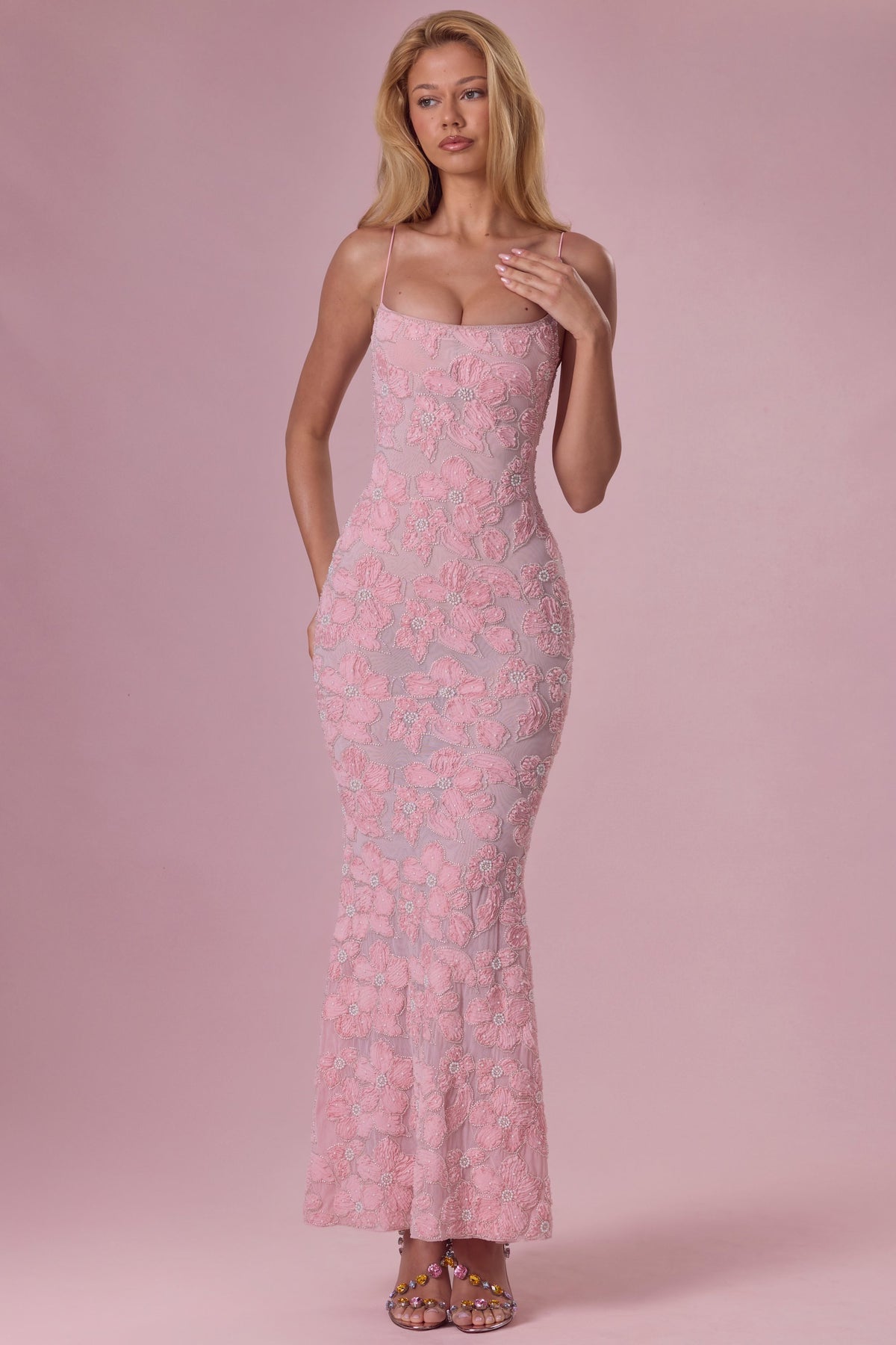 ⁣⁢Verziertes Maxikleid mit eckigem Ausschnitt in Blush⁤⁣