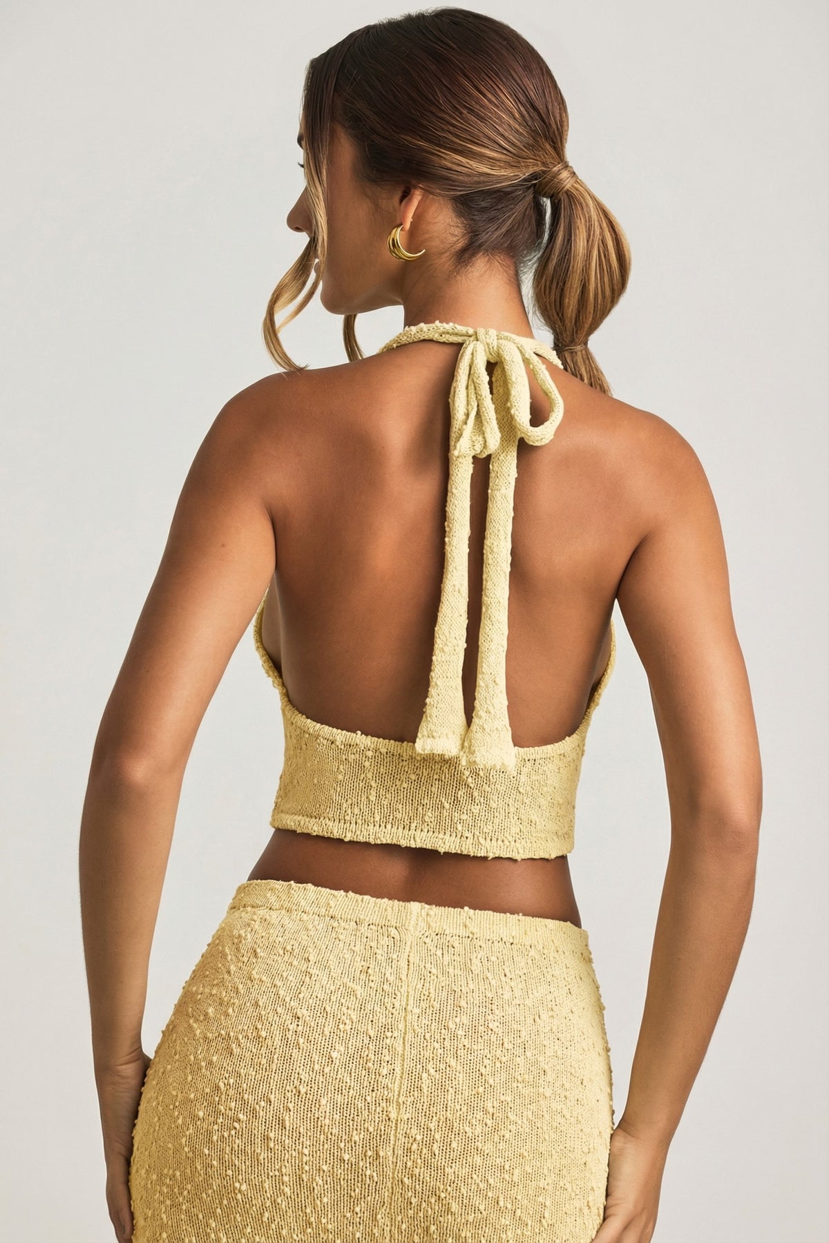 ⁣⁢Bouclé Halterneck Crop Top in Gelb⁤⁣