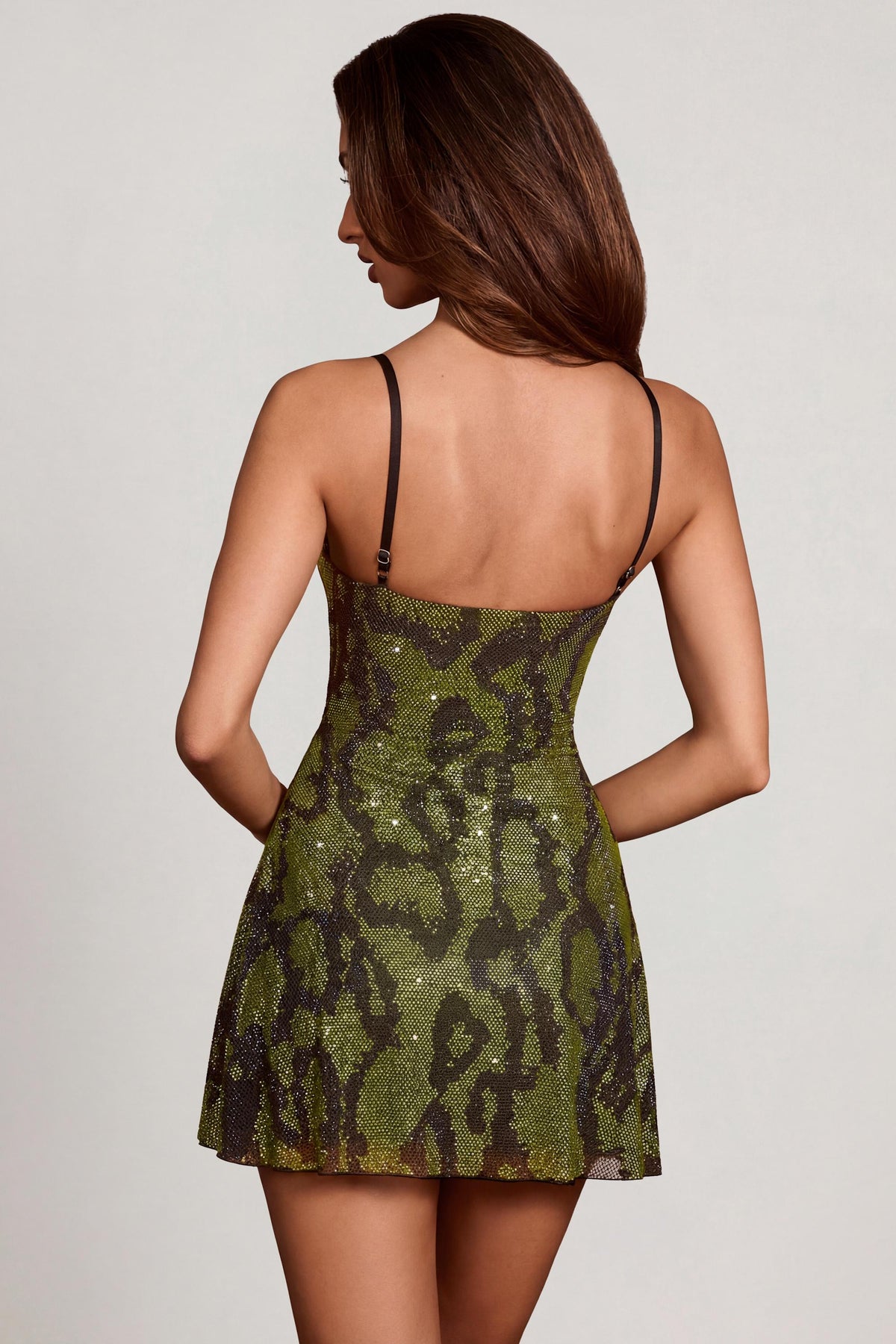 ⁣⁢Verziertes A-Linien-Minikleid mit Wasserfallausschnitt in Schlangenmuster Grün⁤⁣