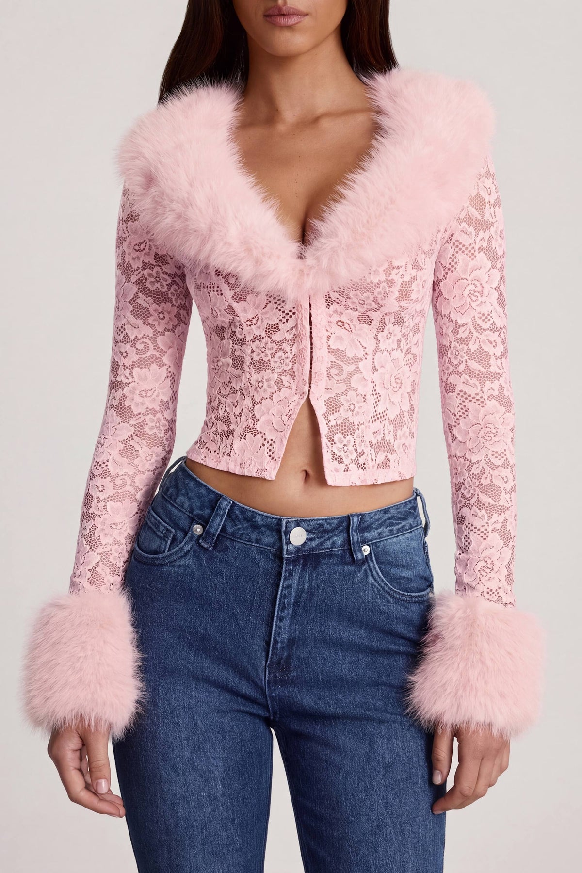 ⁣⁢Strickjacke aus transparenter Spitze mit Kunstpelzbesatz in Pink⁤⁣