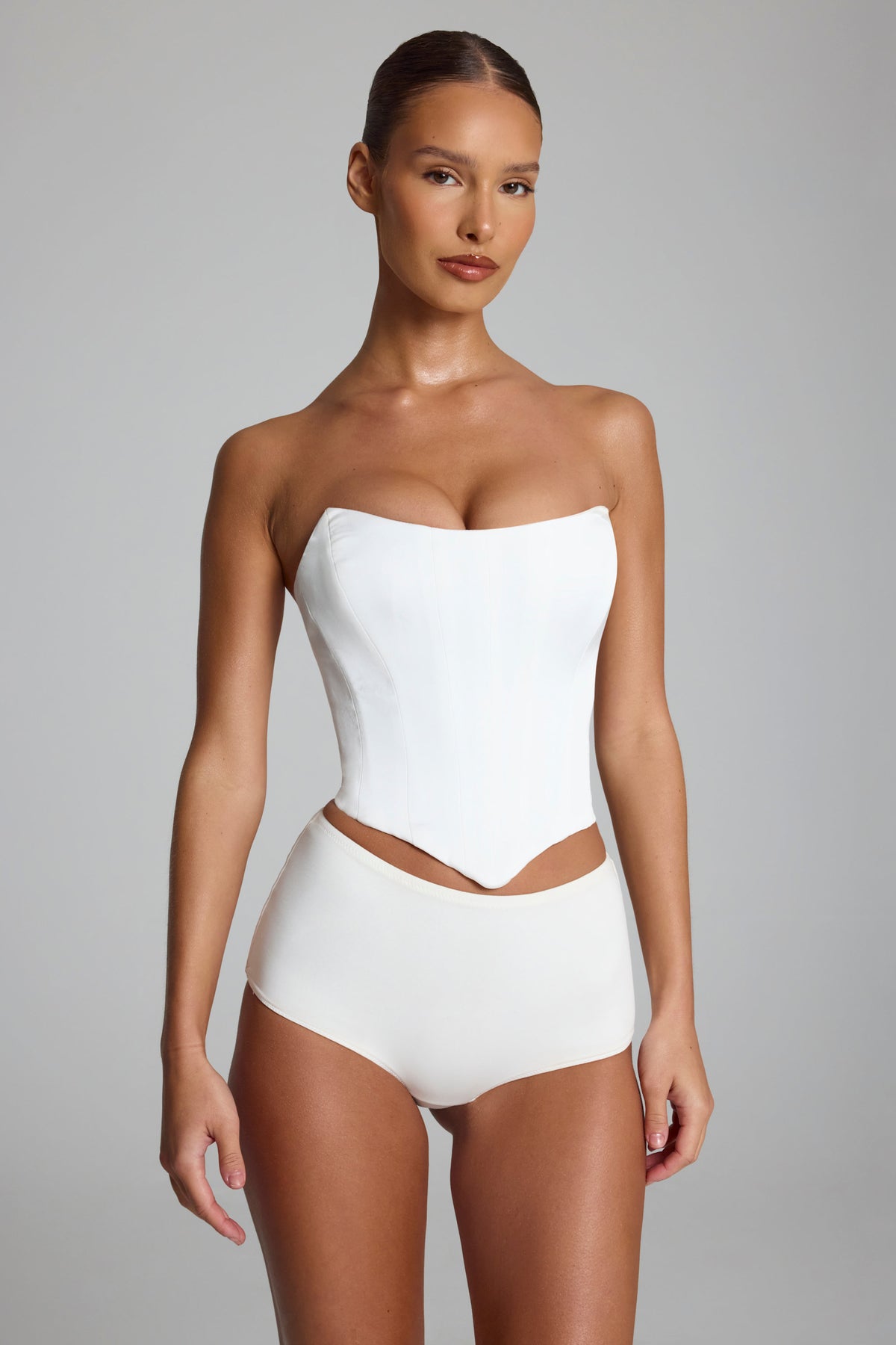 ⁣⁢Slinky Jersey Low-Rise Hotpants in Weiß⁤⁣