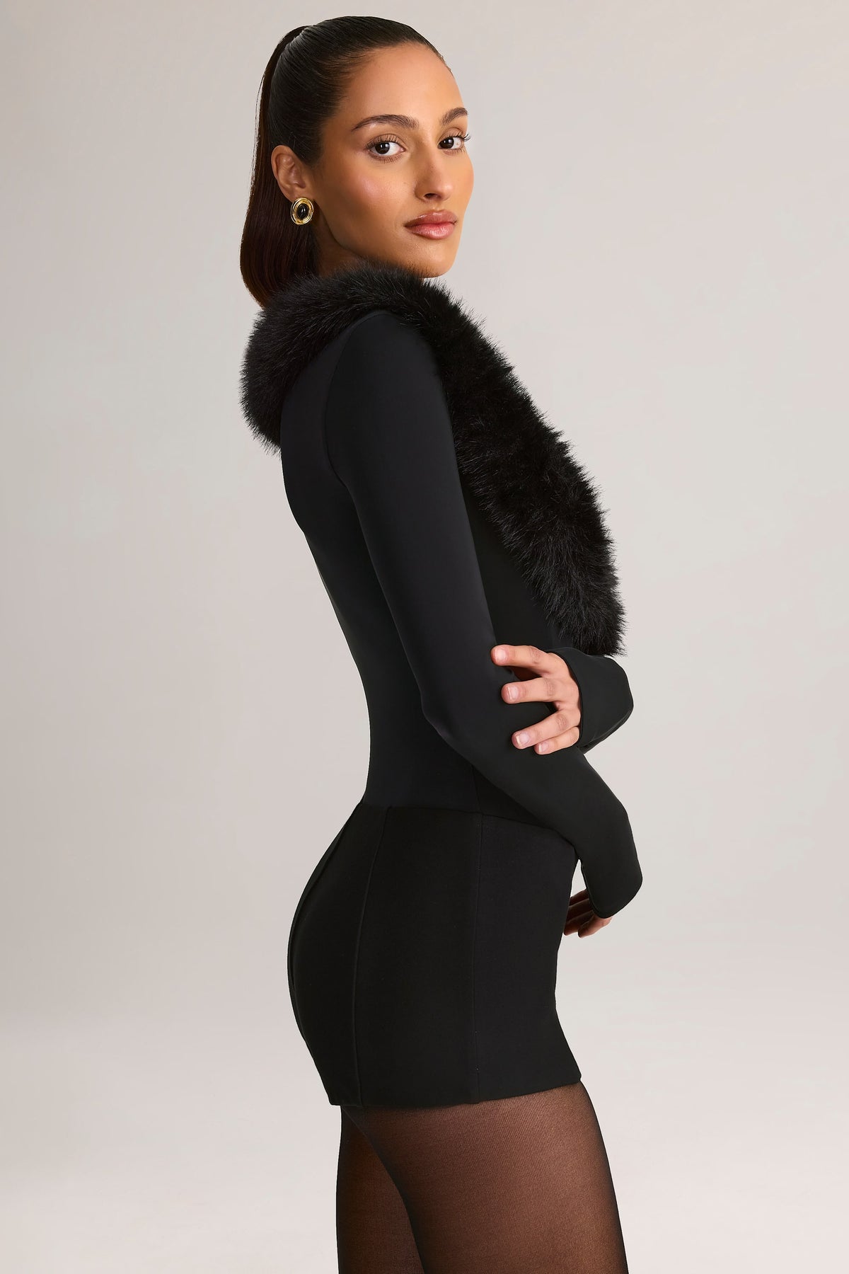 ⁣⁢Jumpsuit mit Korsett-Detail und Kunstpelzbesatz in Schwarz⁤⁣
