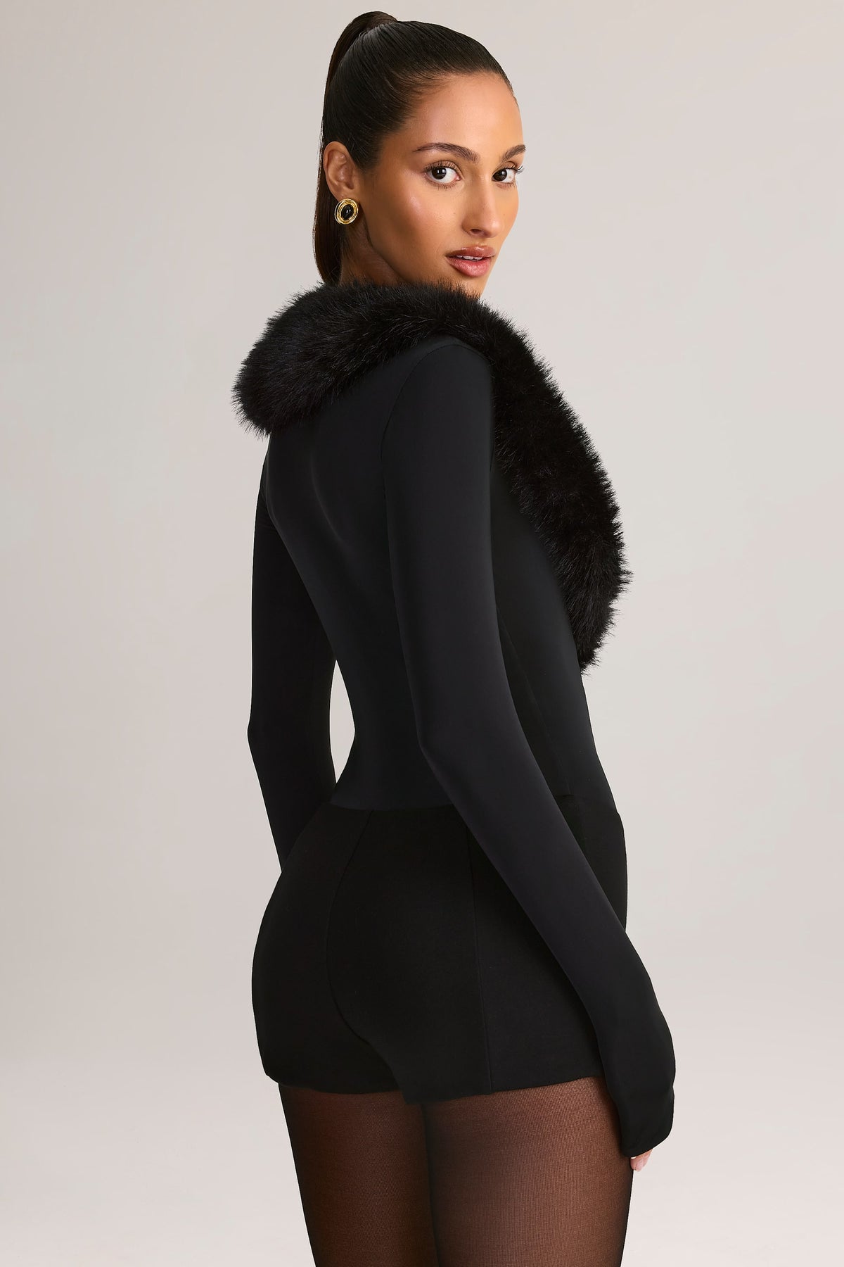 ⁣⁢Jumpsuit mit Korsett-Detail und Kunstpelzbesatz in Schwarz⁤⁣