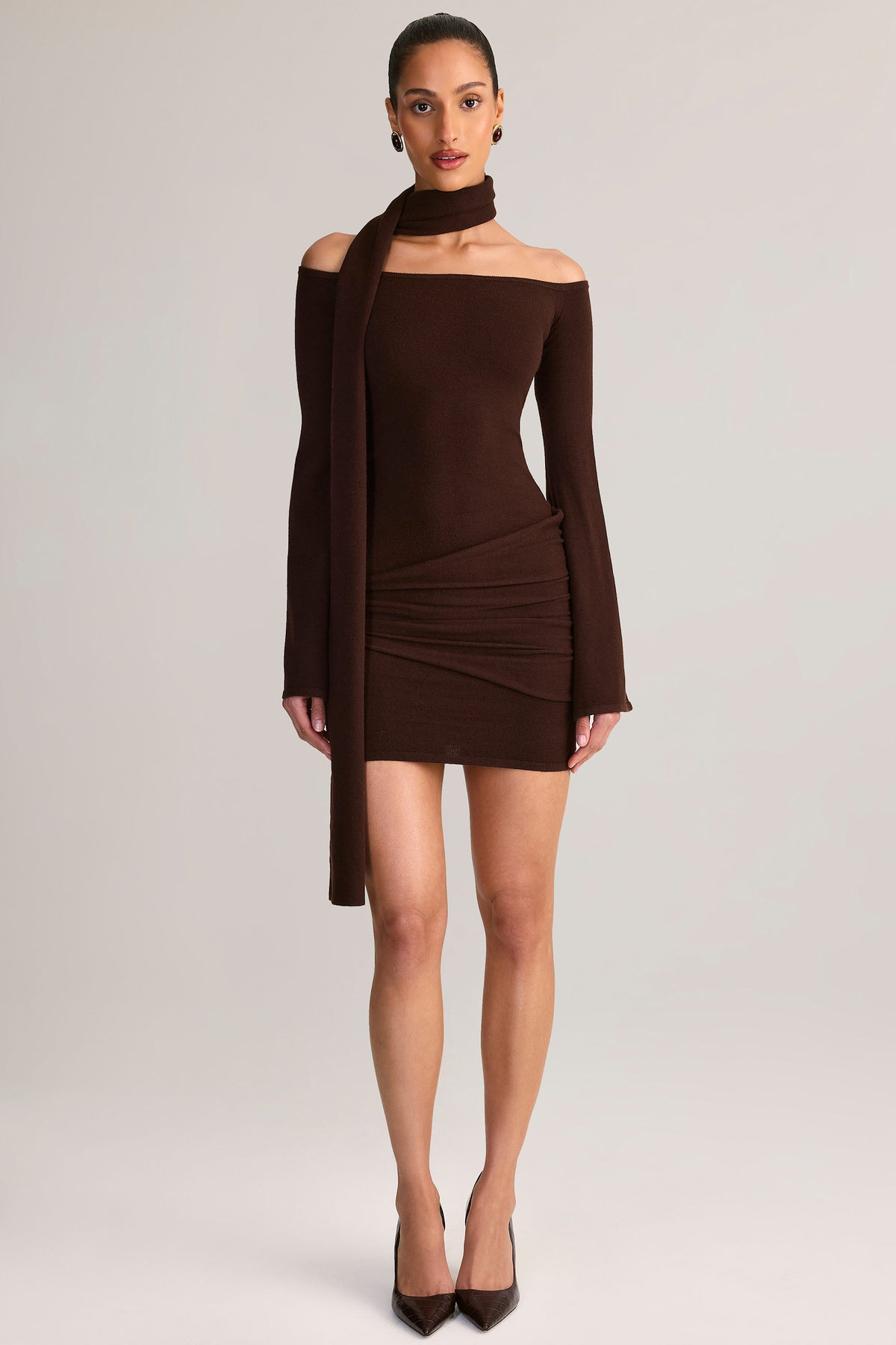 ⁣⁢Strick-Schal-Detail Off-Shoulder-Minikleid in Schokoladenbraun⁤⁣