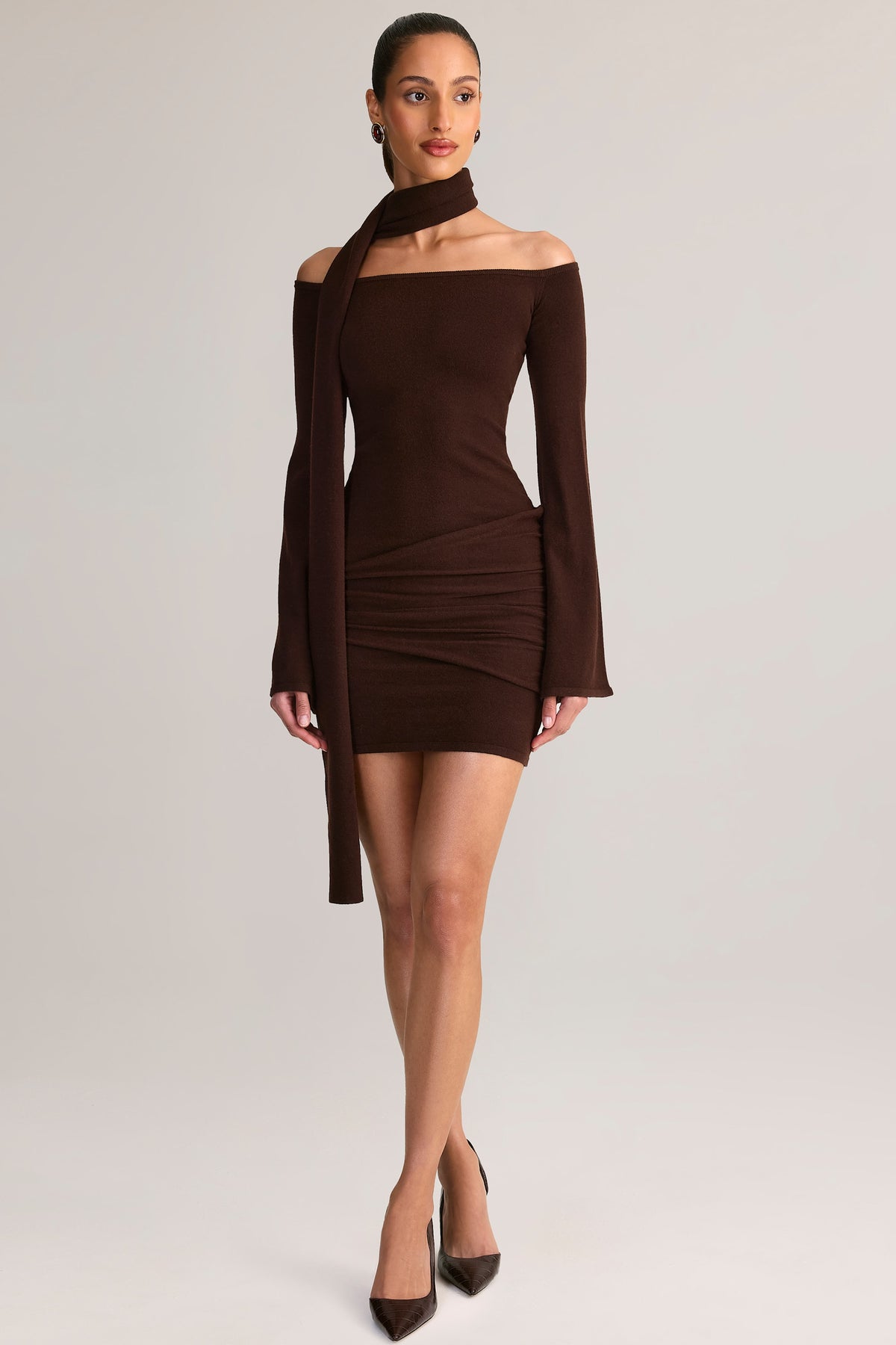 ⁣⁢Strick-Schal-Detail Off-Shoulder-Minikleid in Schokoladenbraun⁤⁣