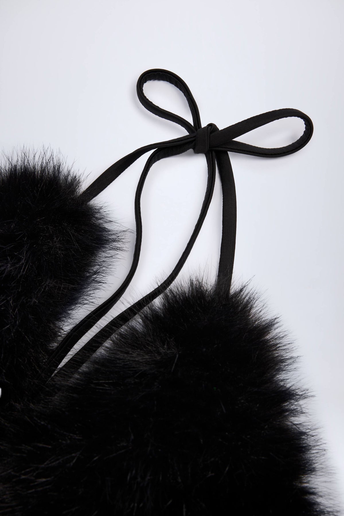 ⁣⁢Faux Fur Triangle Bralette in Schwarz⁤⁣