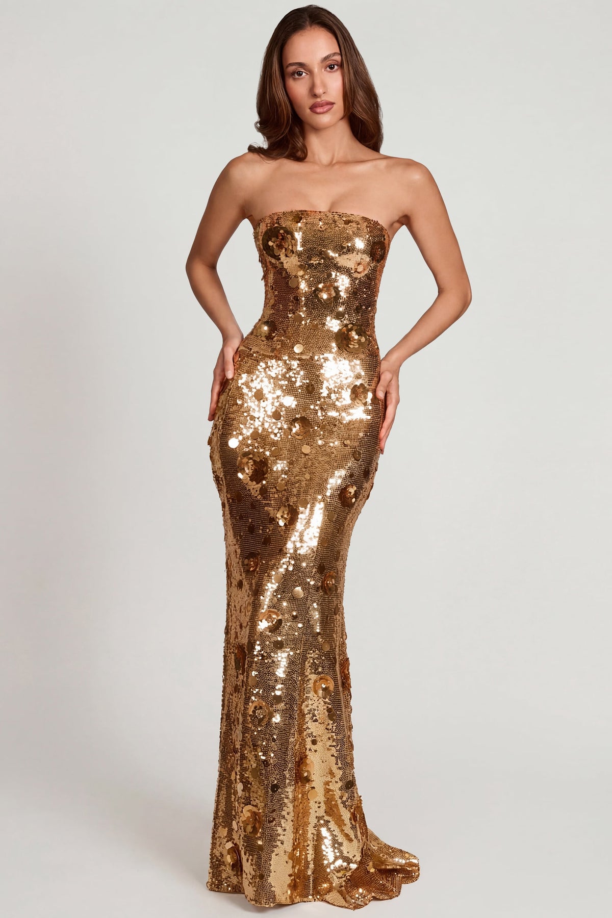 ⁣⁢3D Verziertes Bandeau Maxikleid in Gold⁤⁣